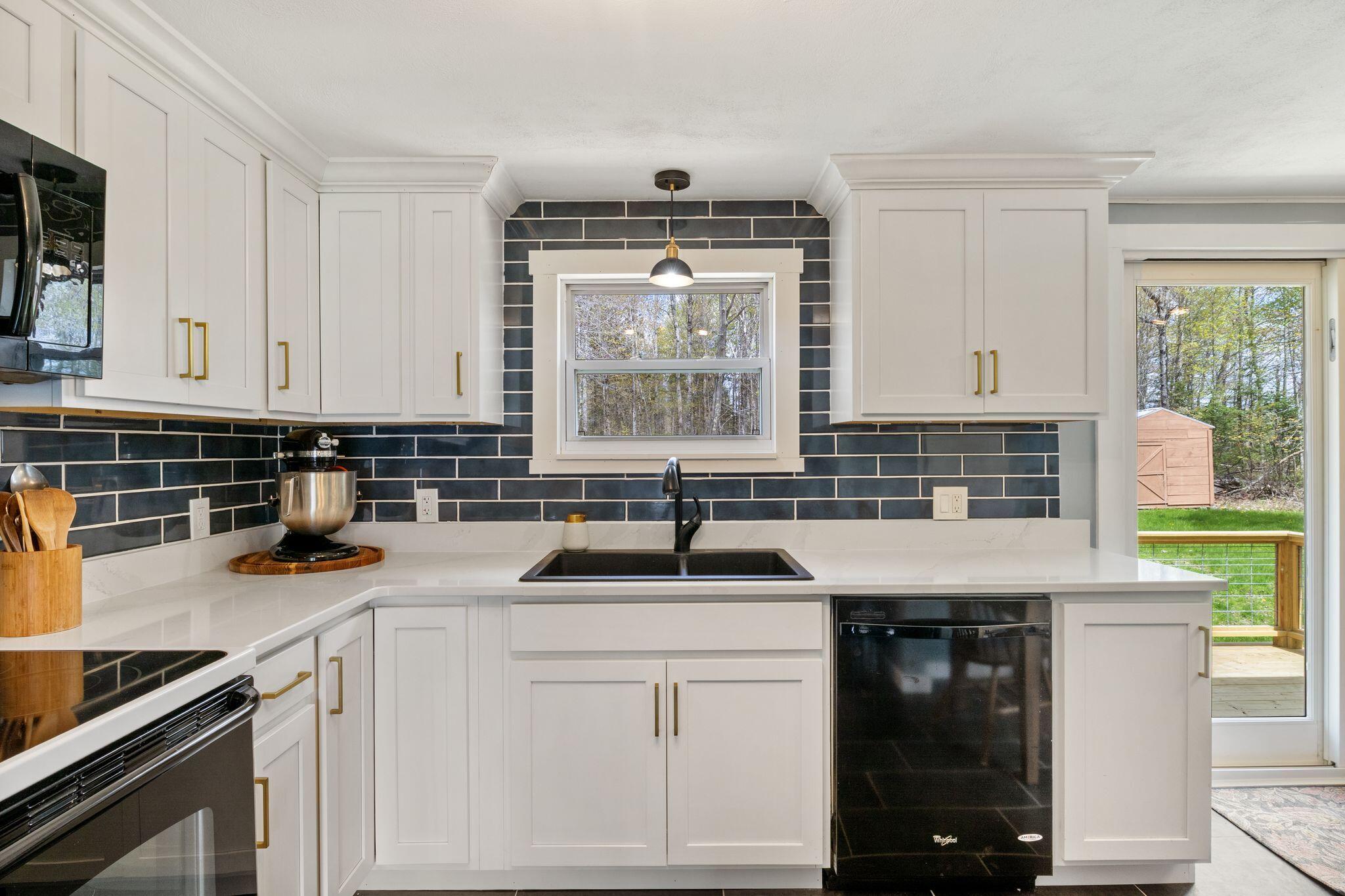 569 Benton Road Property Photo 8