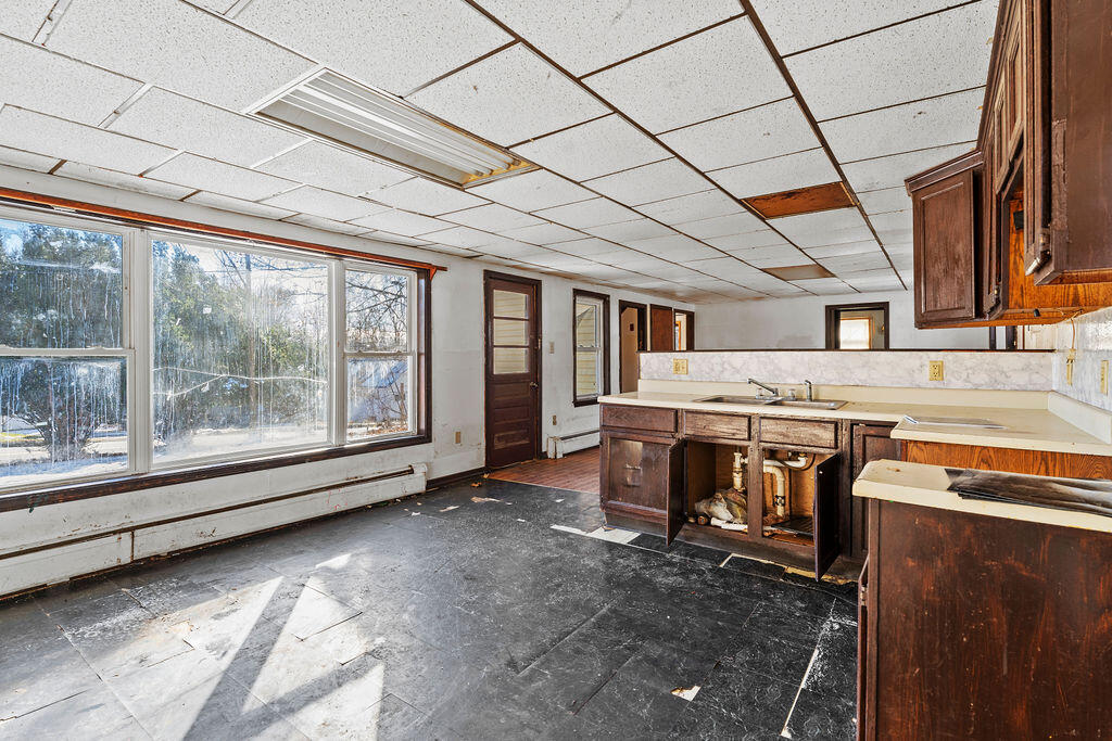 82 Summer Street Property Photo 7