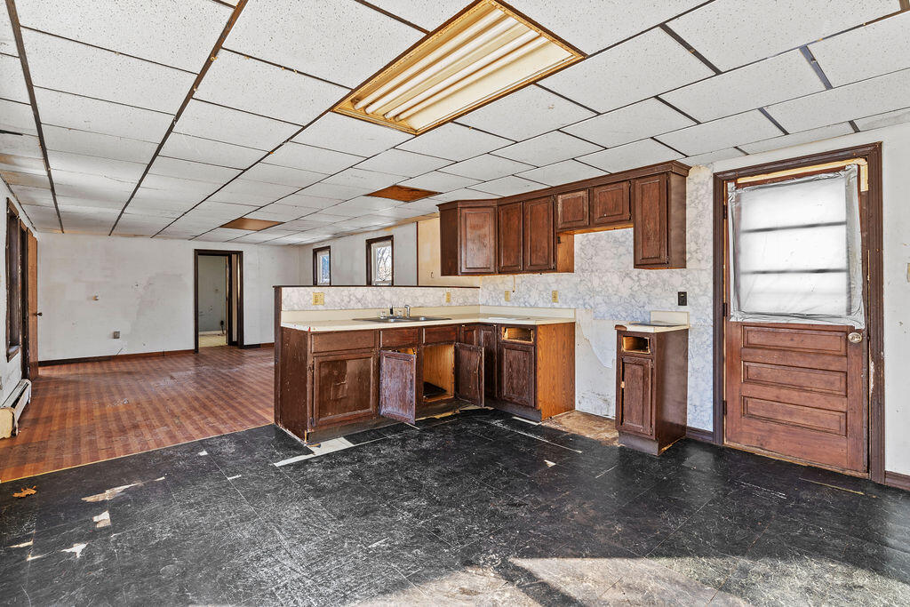 82 Summer Street Property Photo 9