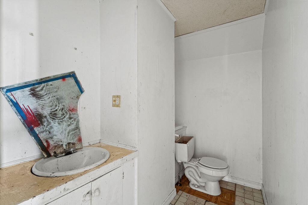 82 Summer Street Property Photo 27