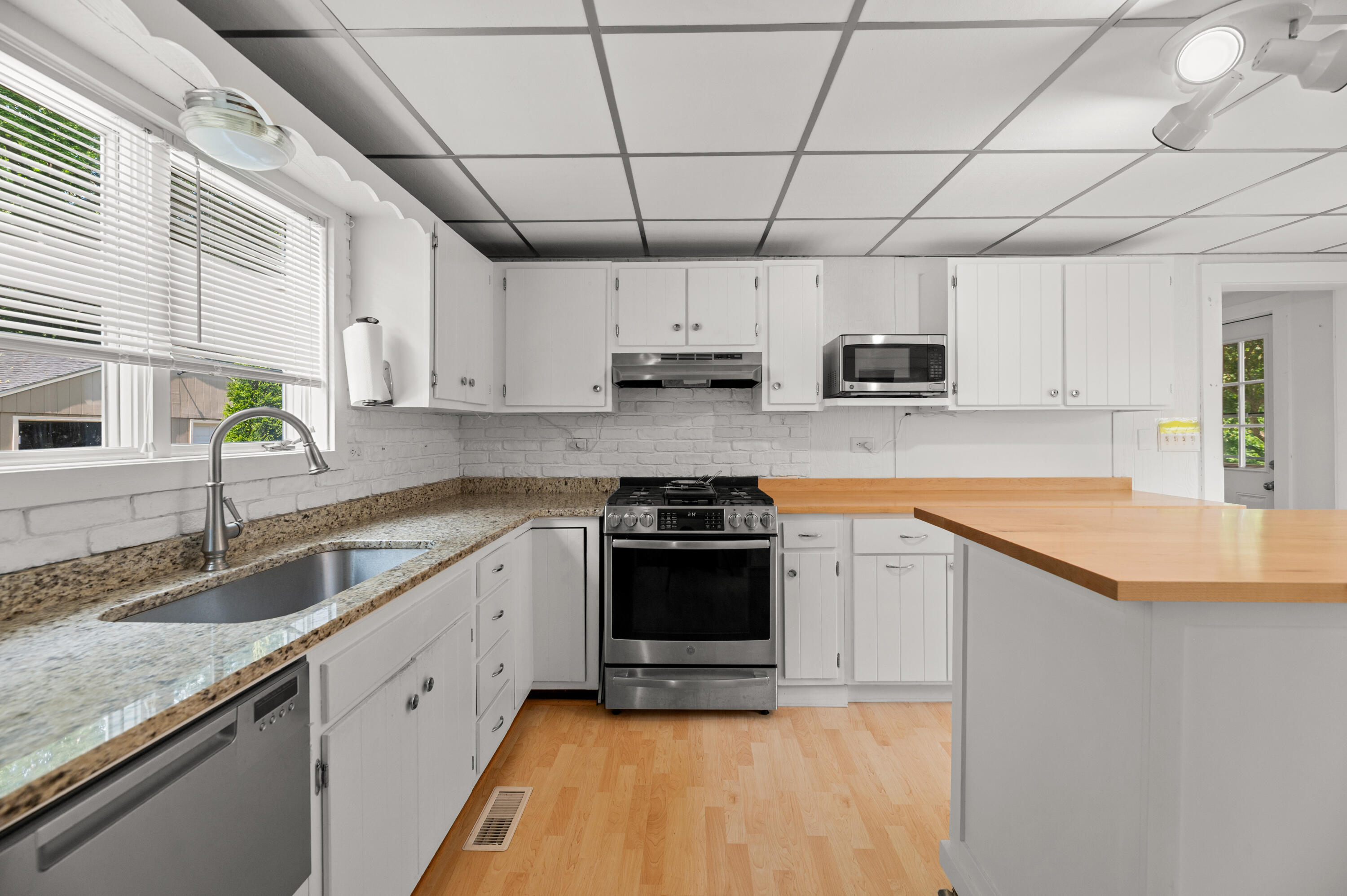 56 Lincoln Avenue Property Photo 2
