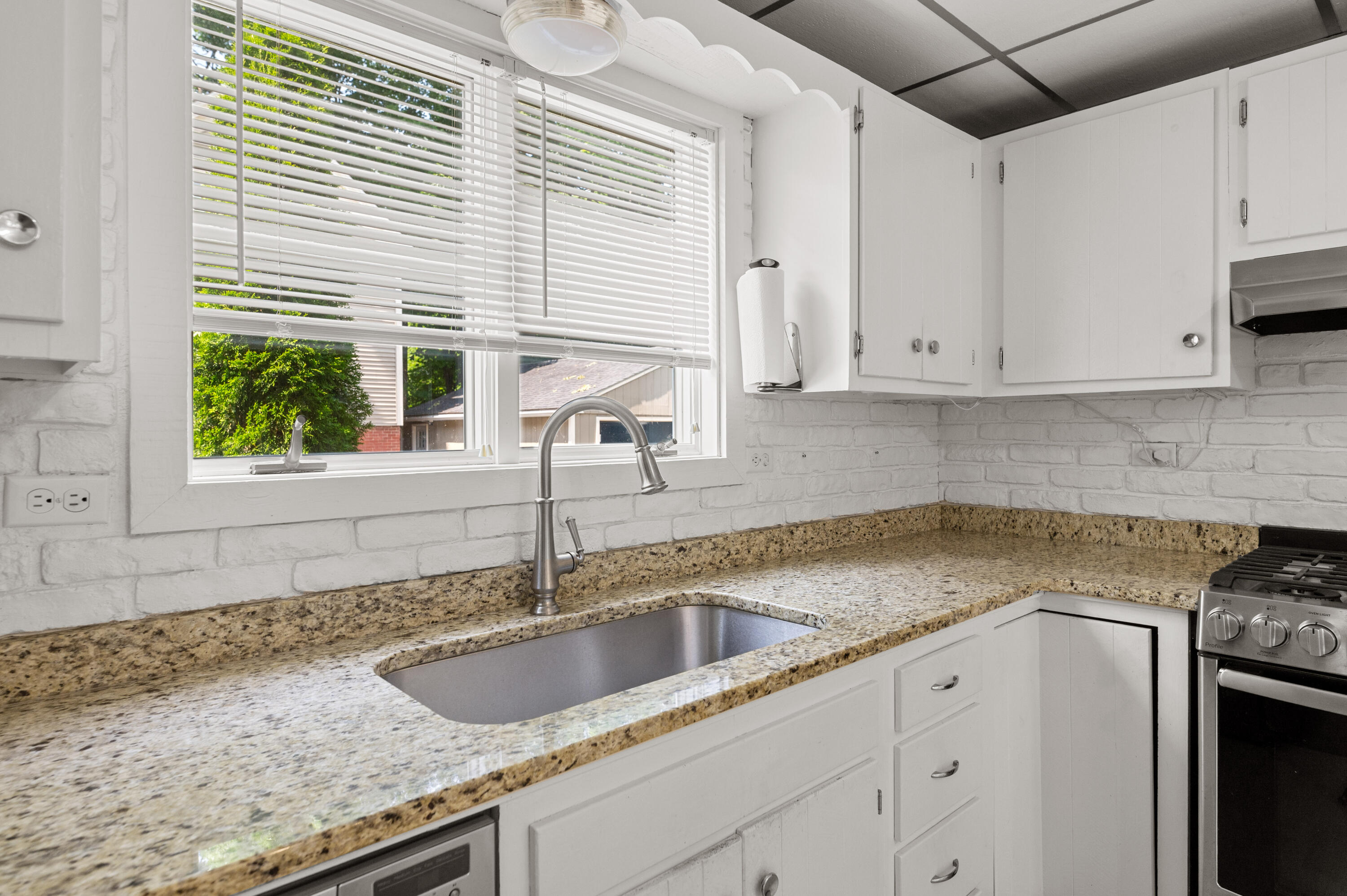 56 Lincoln Avenue Property Photo 3