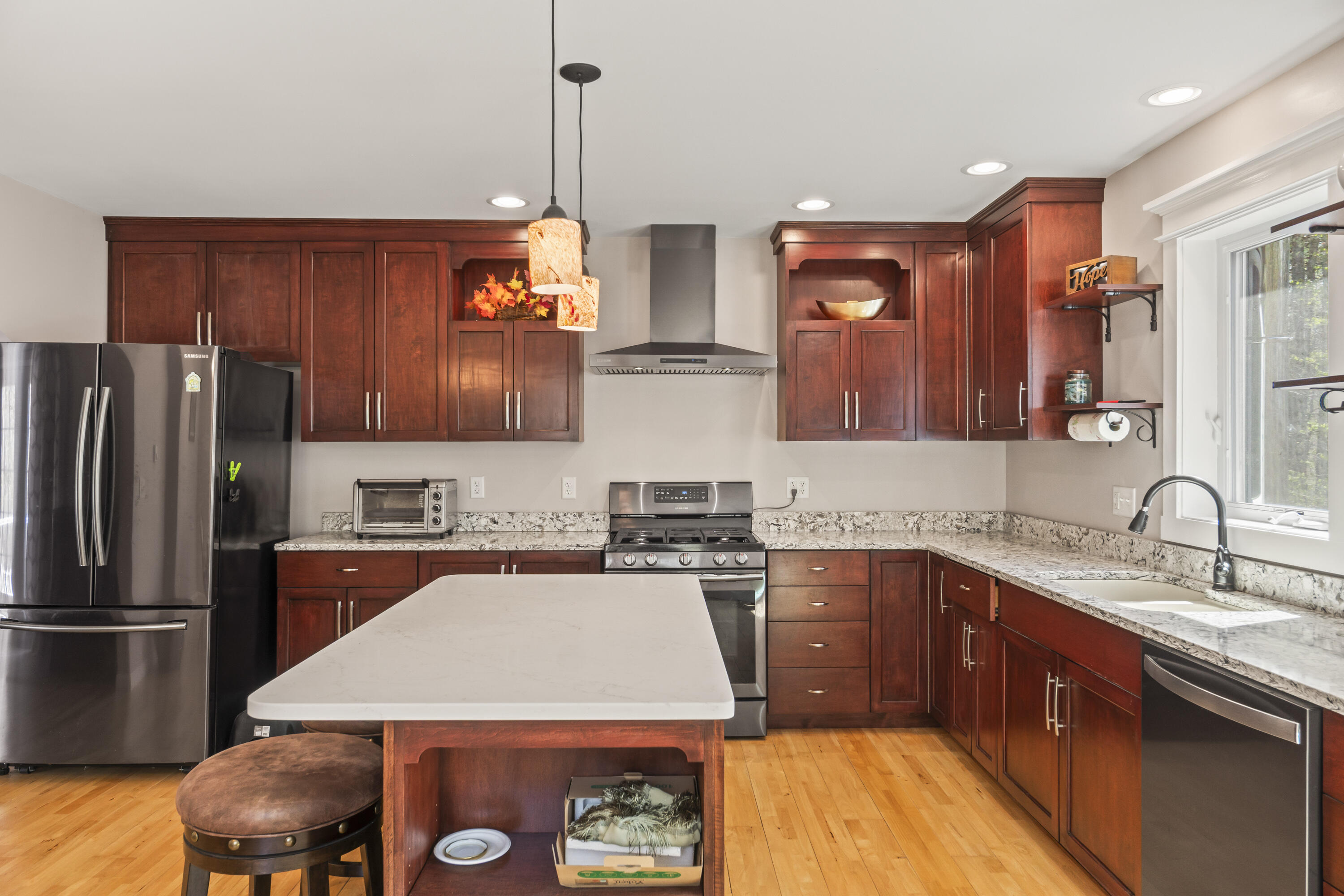 80 Maple Street Property Photo 29