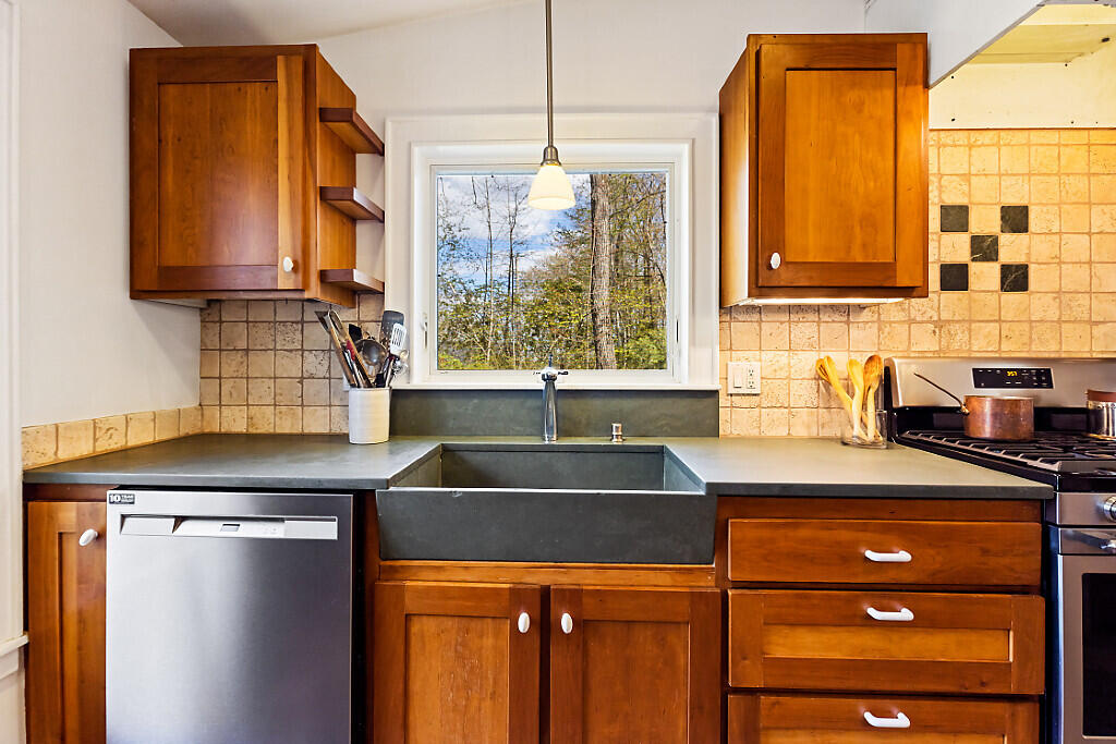183 Mountain Road Property Photo 8