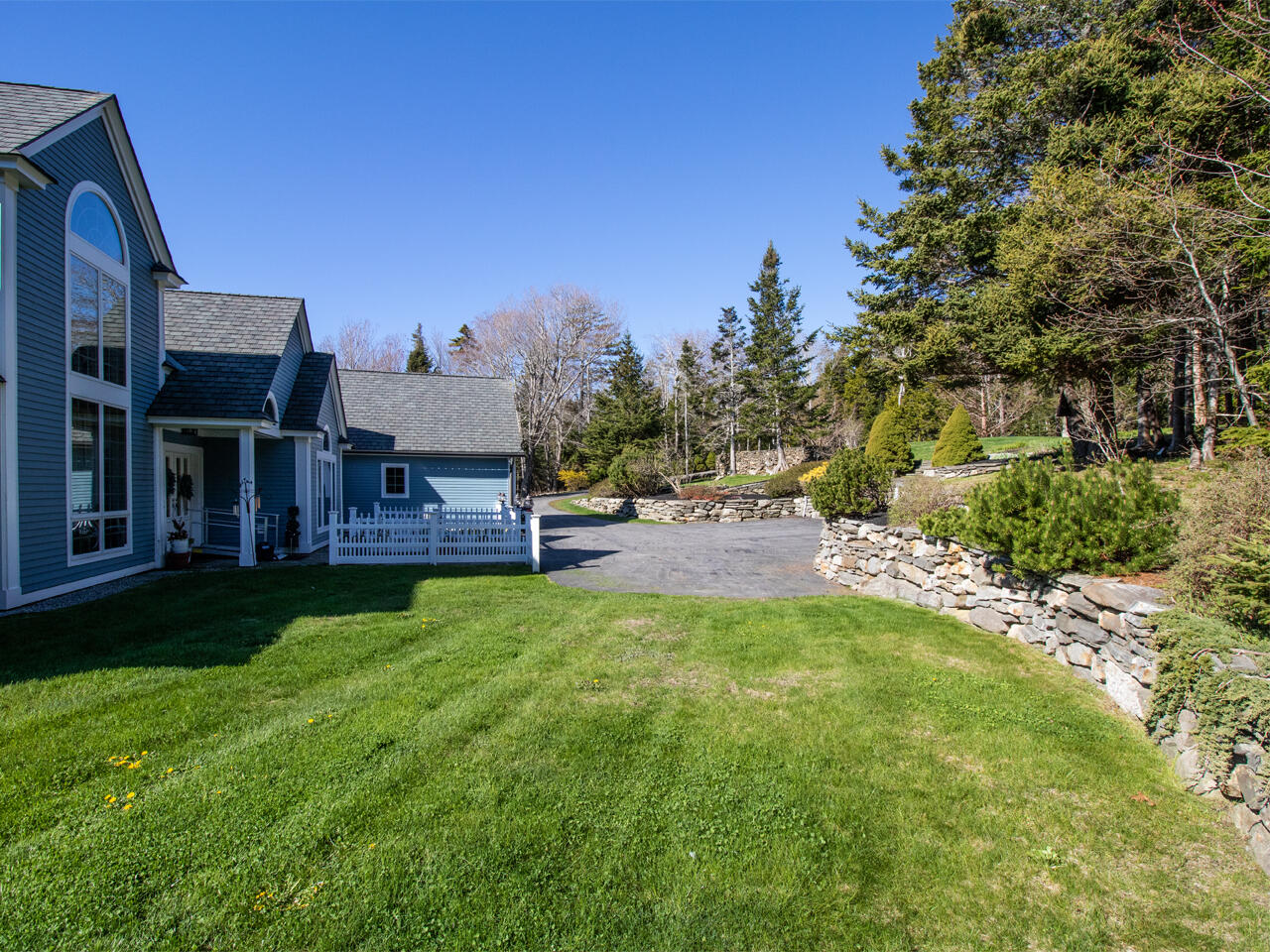 28 Yellow Head Road Property Photo 13