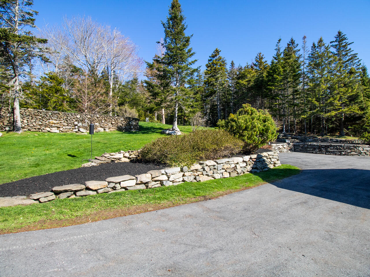 28 Yellow Head Road Property Photo 17