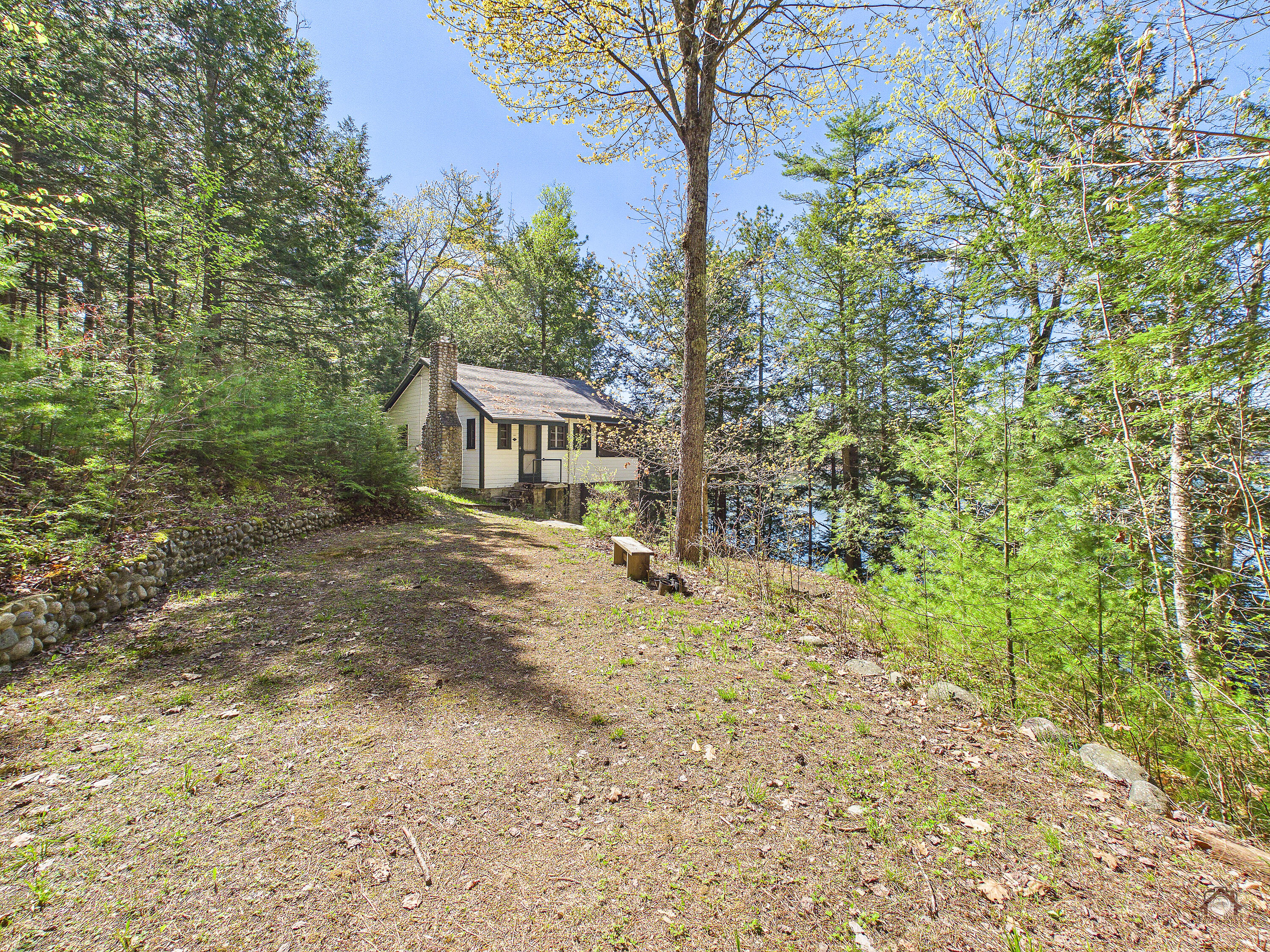 587 Scenic Drive E Property Photo 1