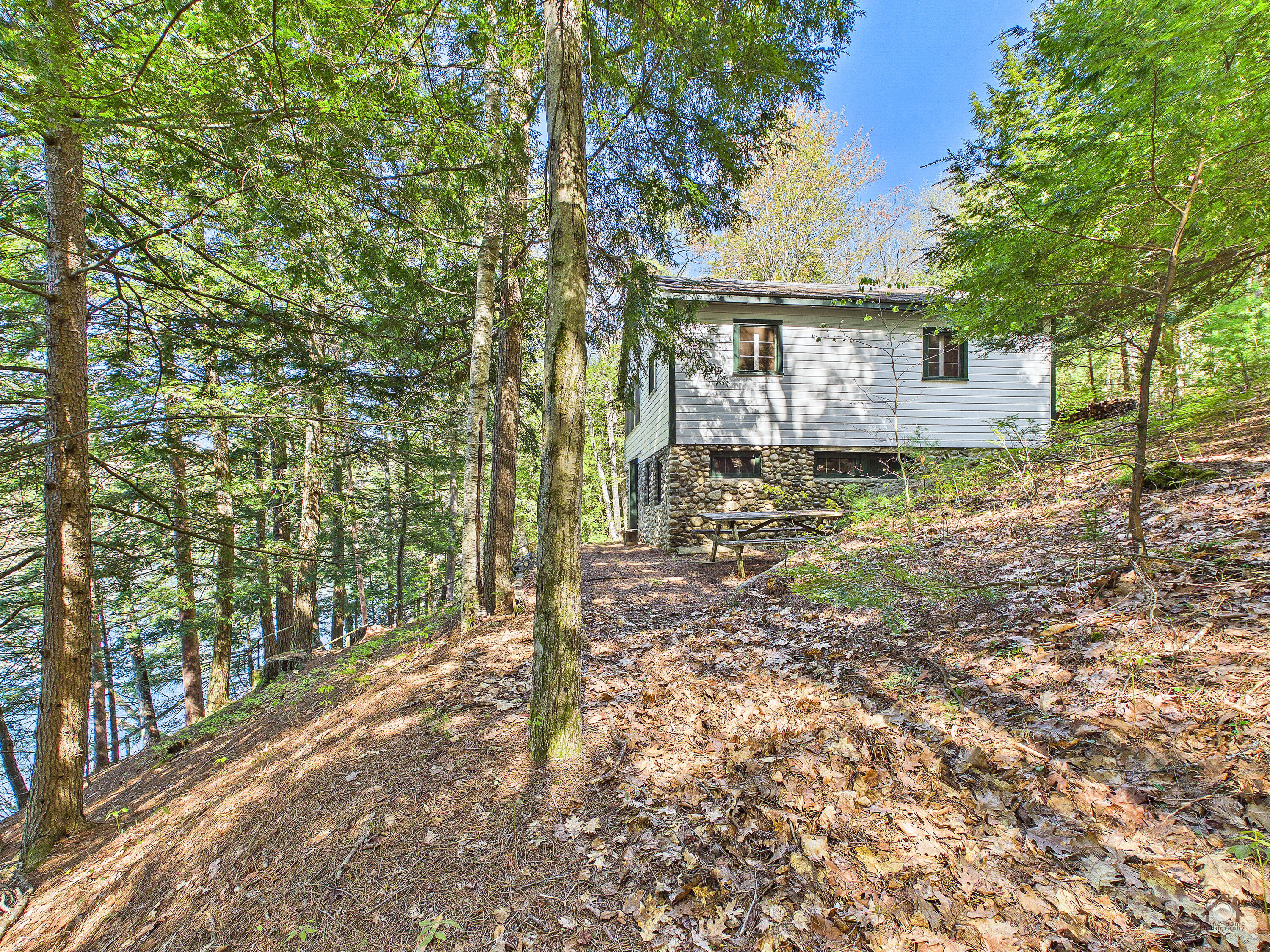 587 Scenic Drive E Property Photo 2