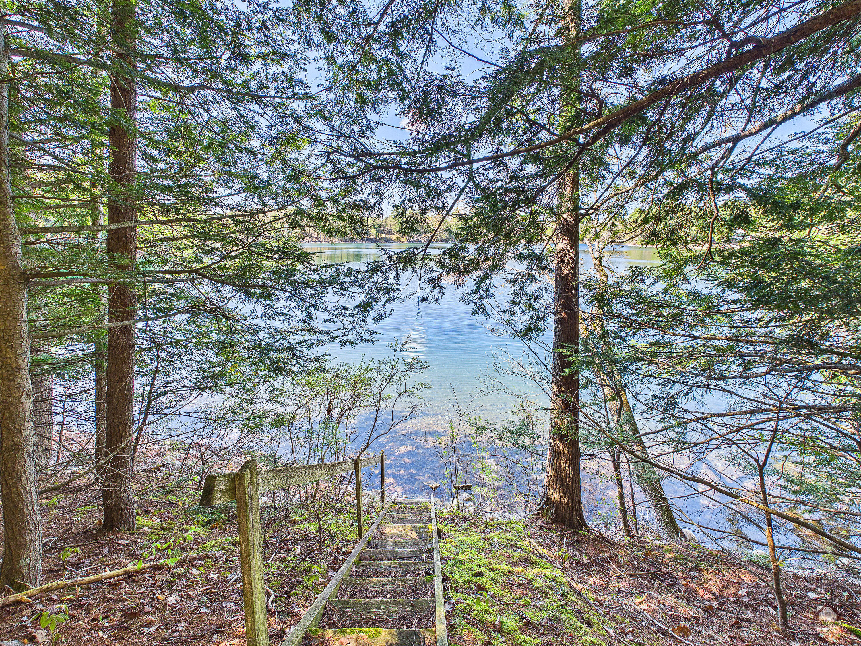 587 Scenic Drive E Property Photo 3
