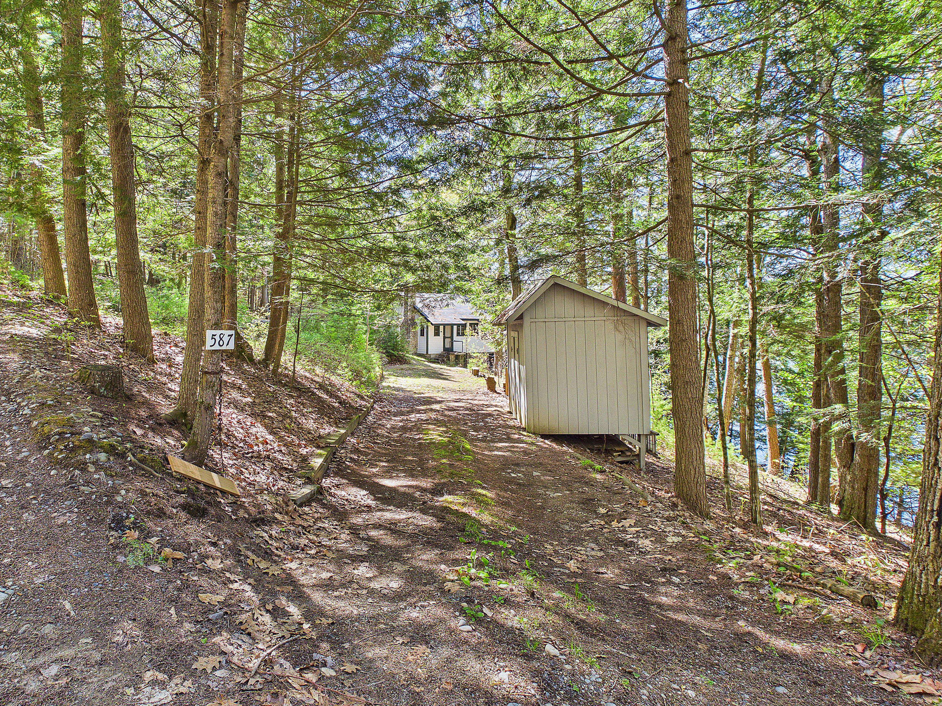 587 Scenic Drive E Property Photo 8