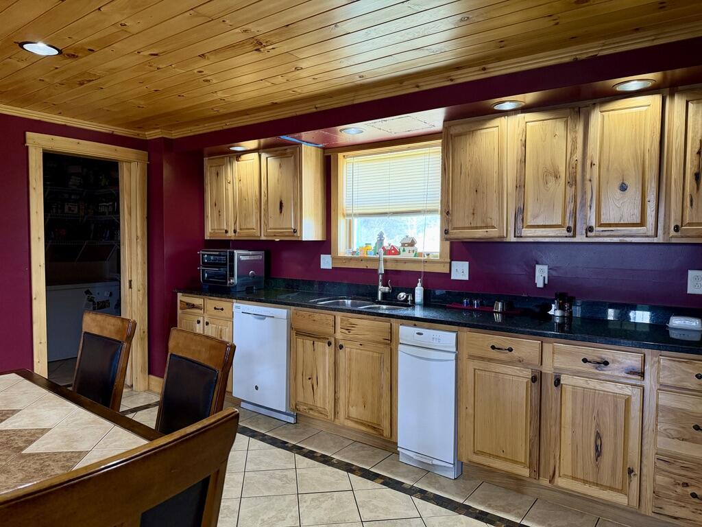 581 Robinson Road Property Photo 9