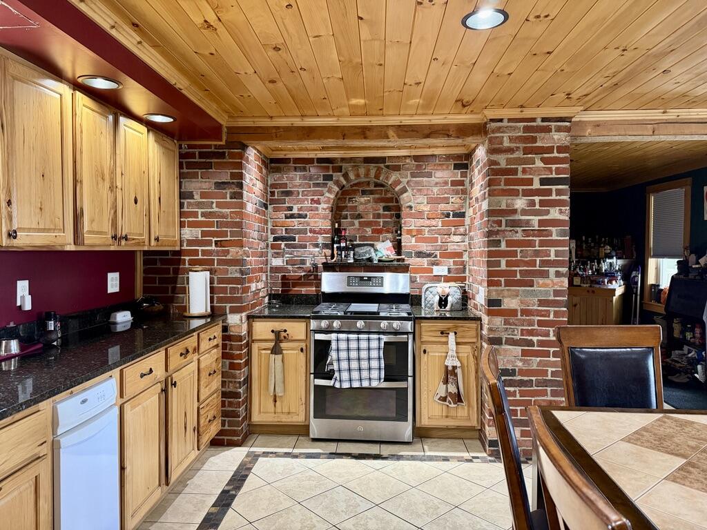 581 Robinson Road Property Photo 13