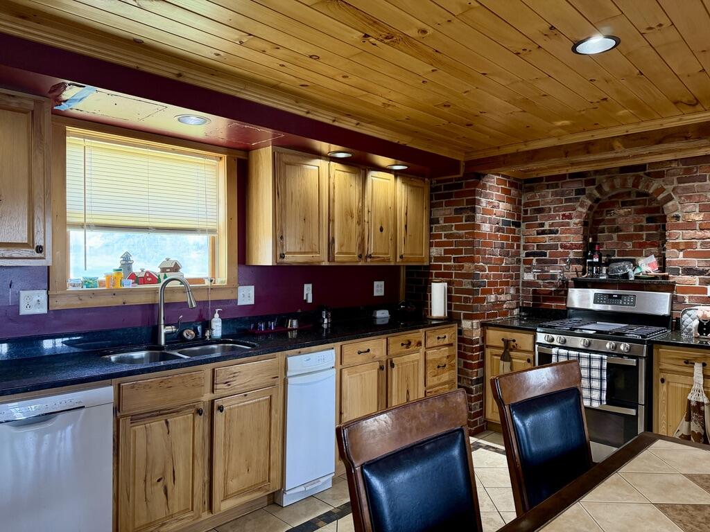 581 Robinson Road Property Photo 14