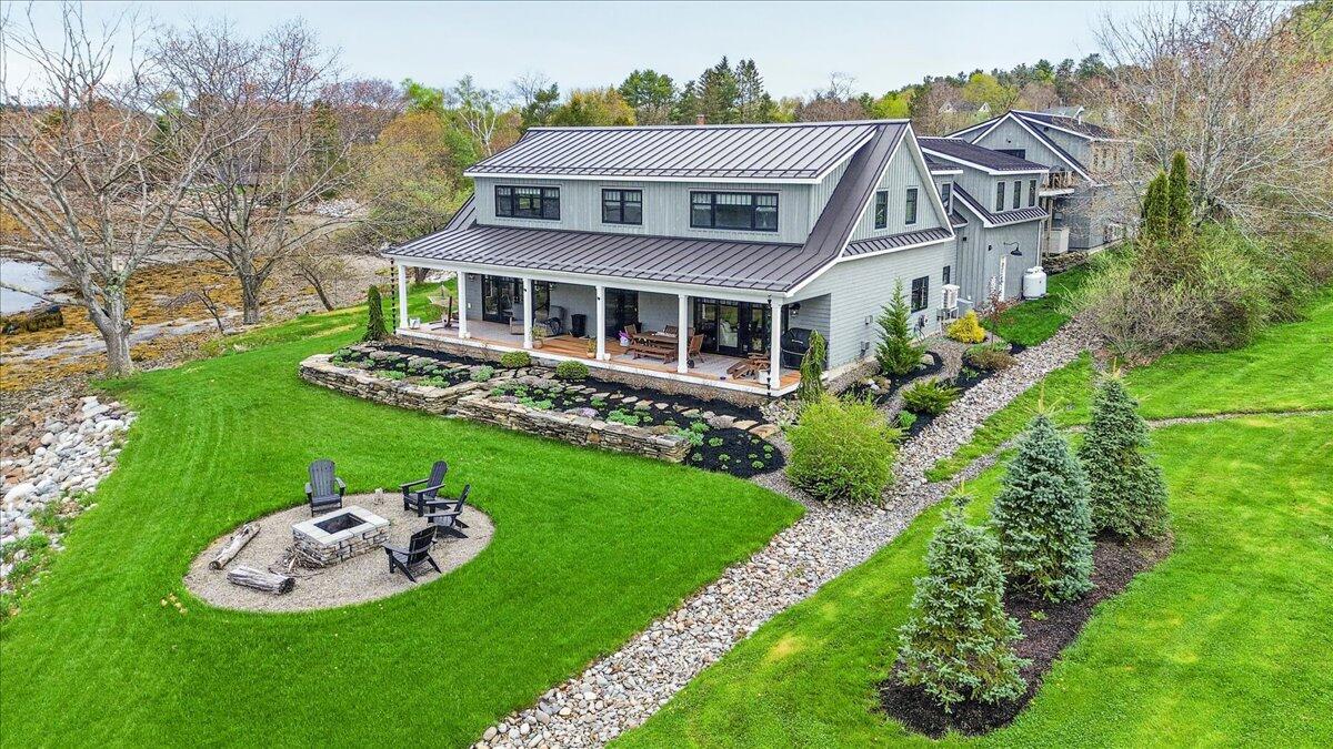16 Blacks Landing Property Photo 1
