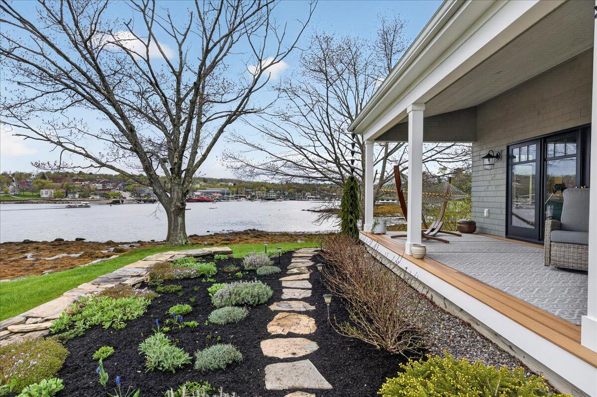 16 Blacks Landing Property Photo 9