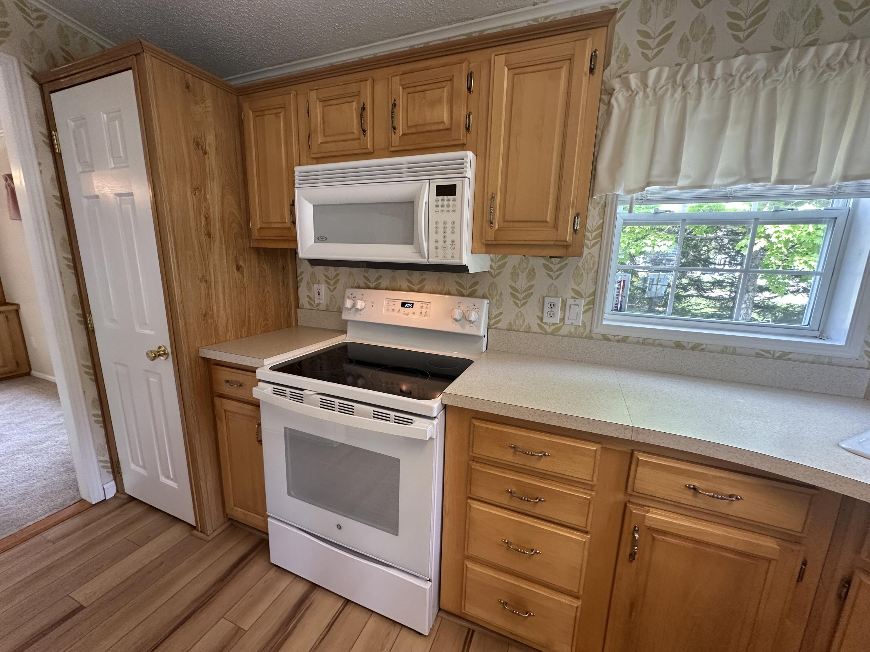 13 Pine Cone Drive Property Photo 6