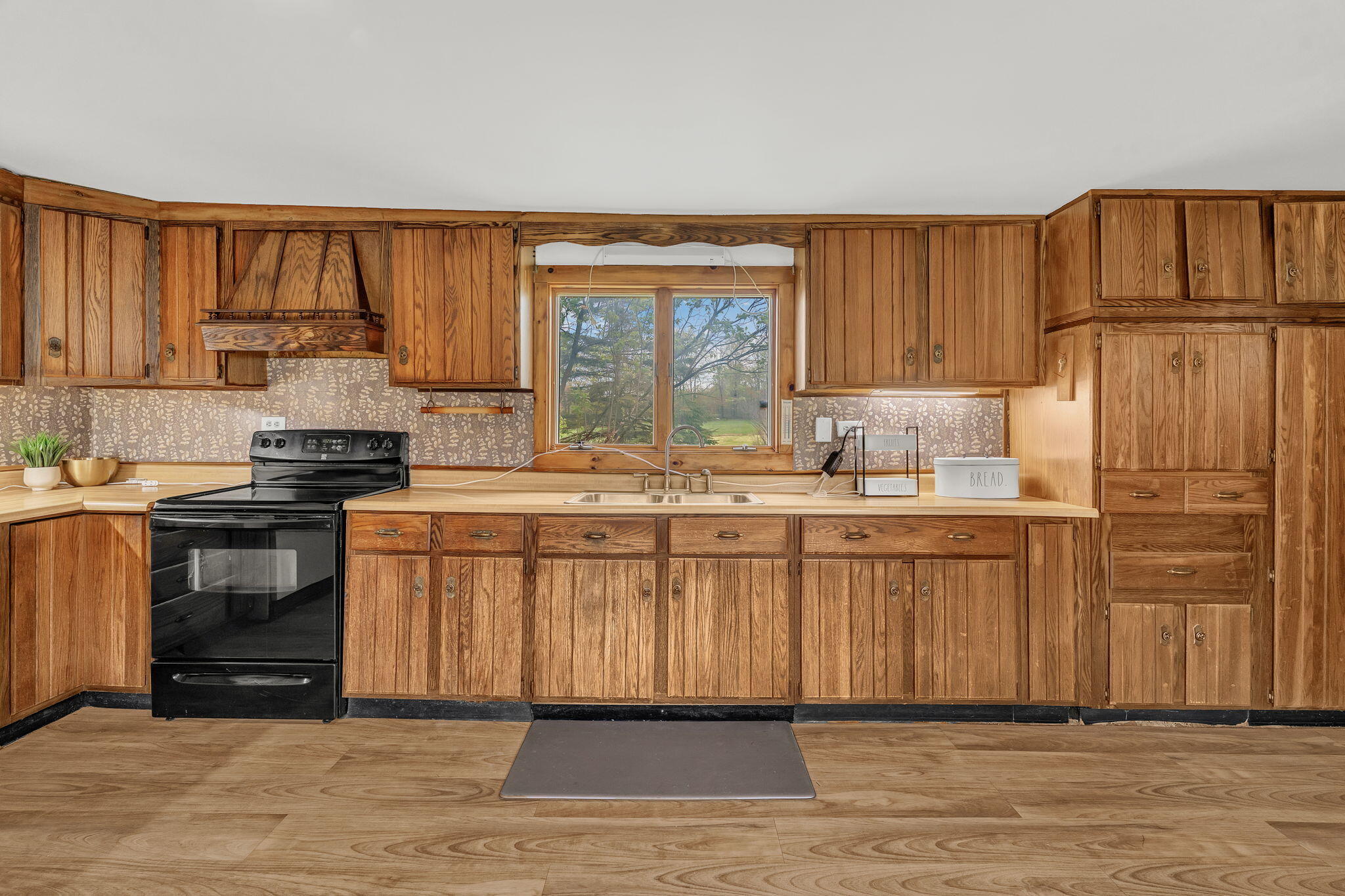 402 Webb Ridge Road Property Photo 6