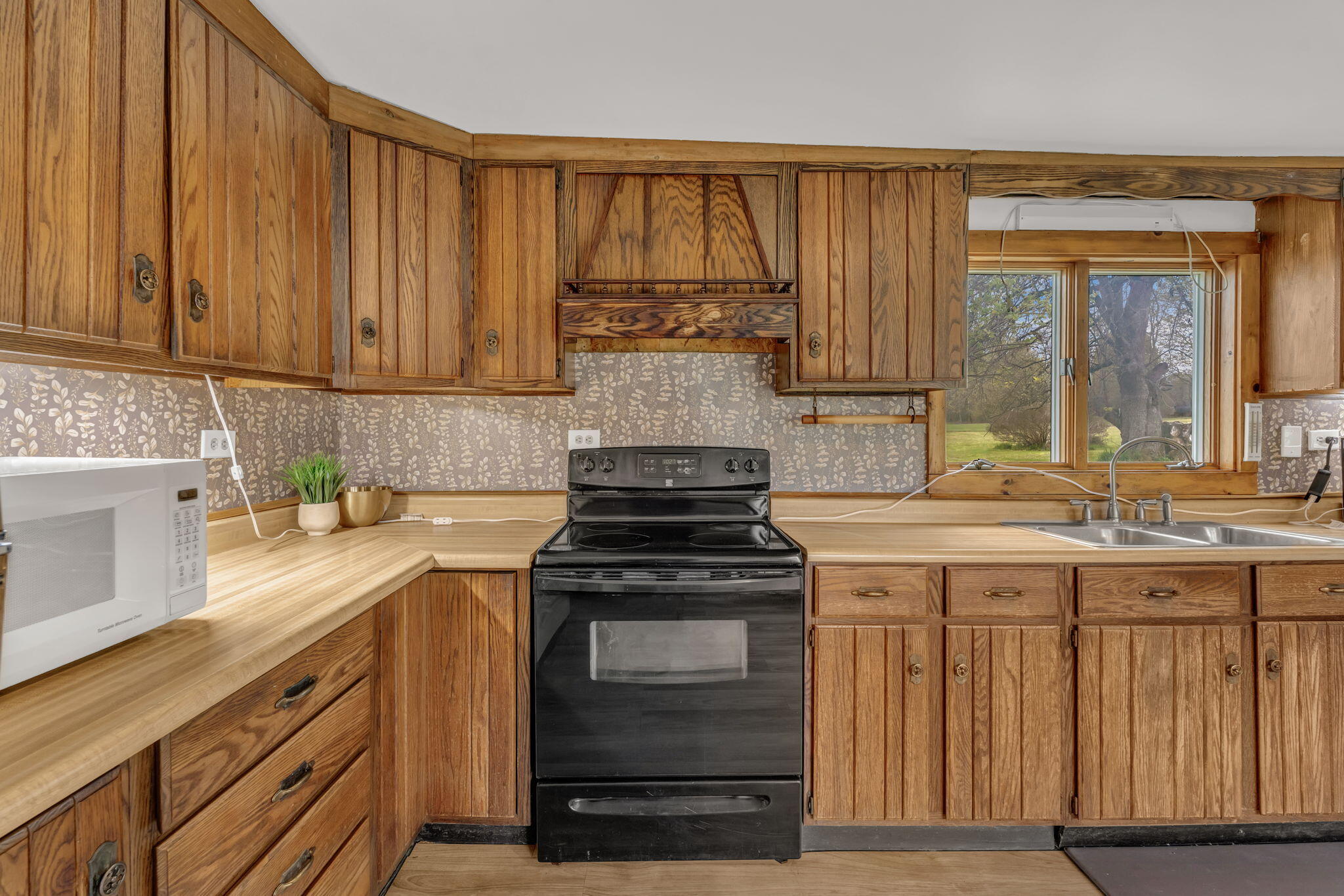 402 Webb Ridge Road Property Photo 10