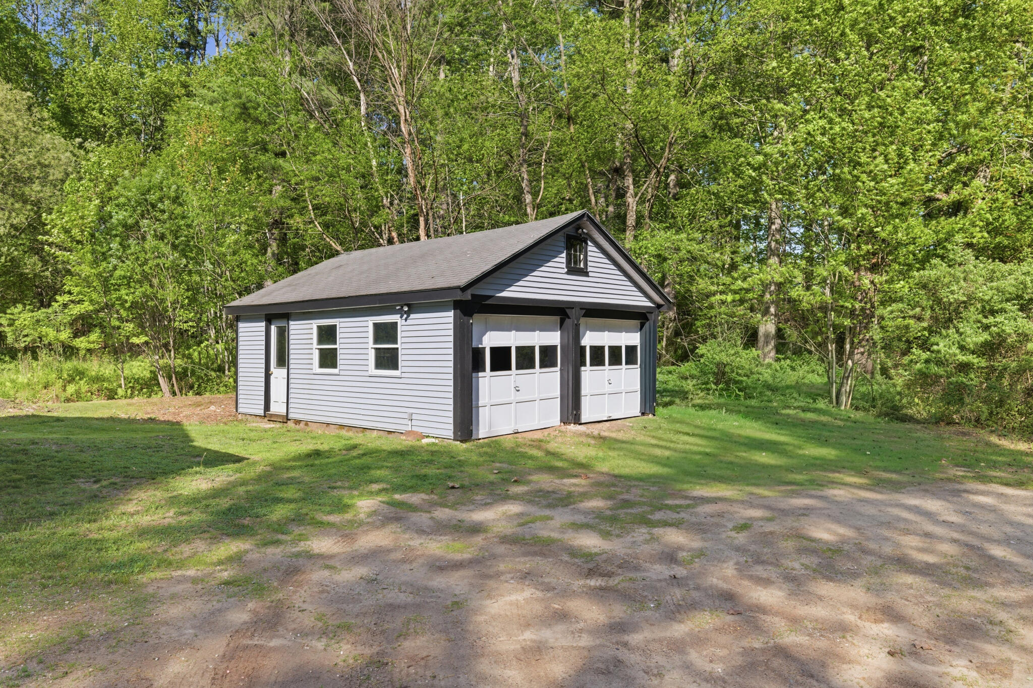 472 School Street Property Photo 4