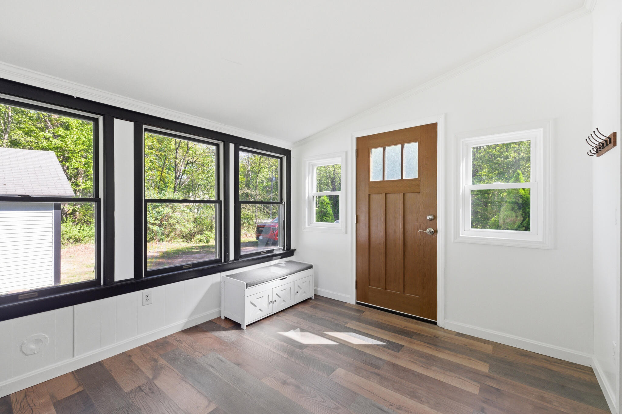 472 School Street Property Photo 8
