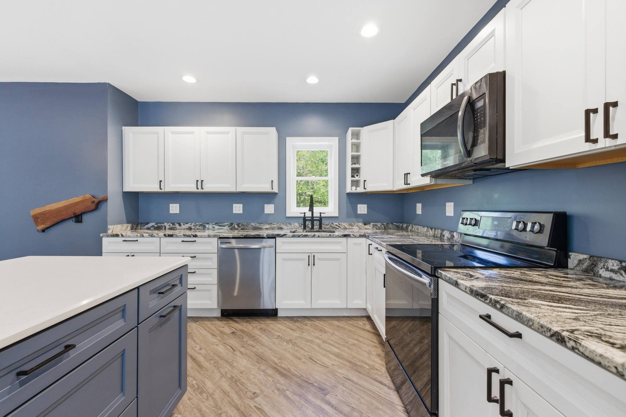 472 School Street Property Photo 10
