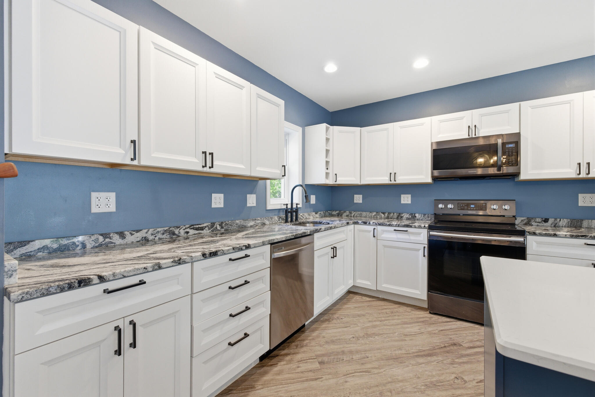 472 School Street Property Photo 11