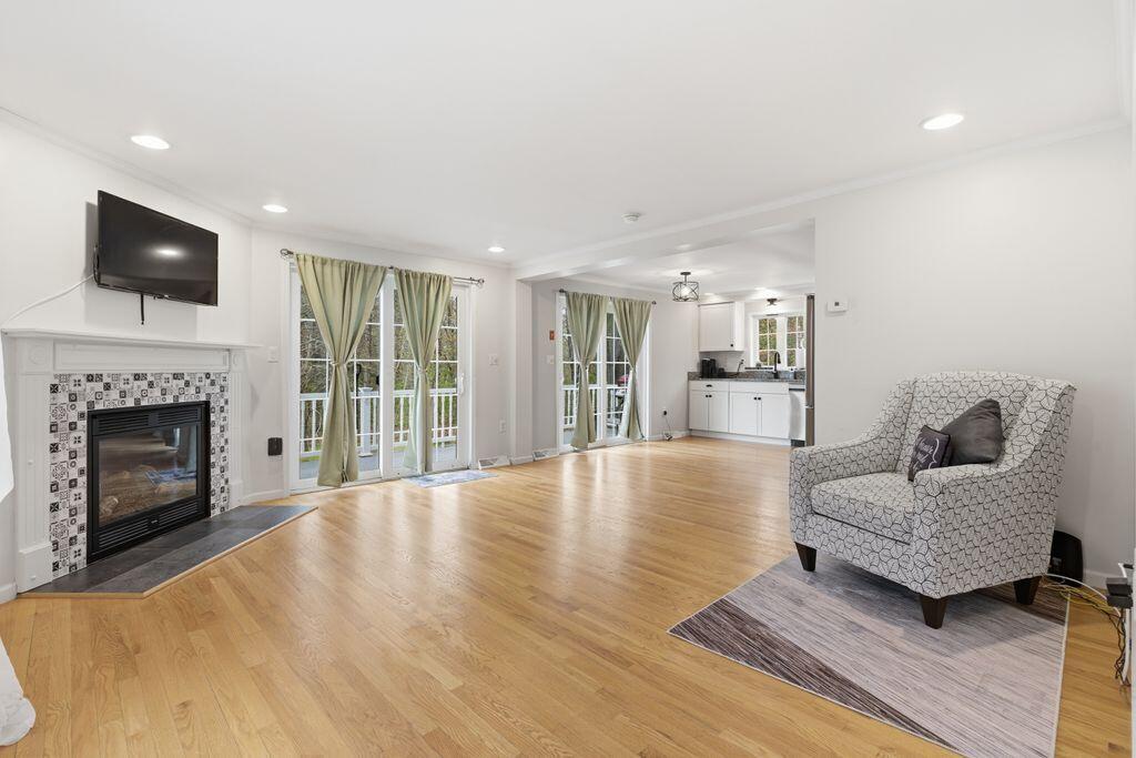 304 Vagabond Street Property Photo 4