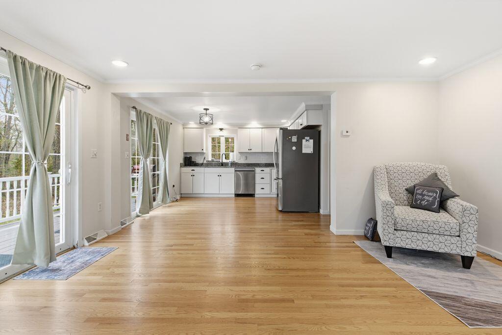 304 Vagabond Street Property Photo 5