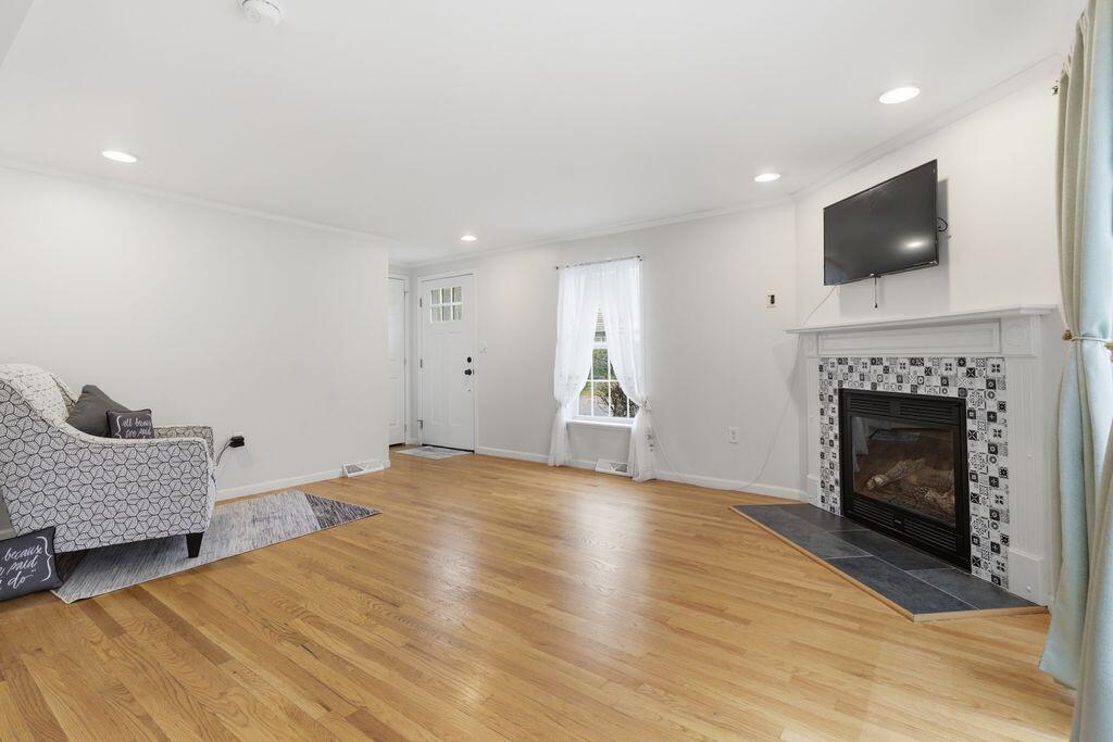 304 Vagabond Street Property Photo 6
