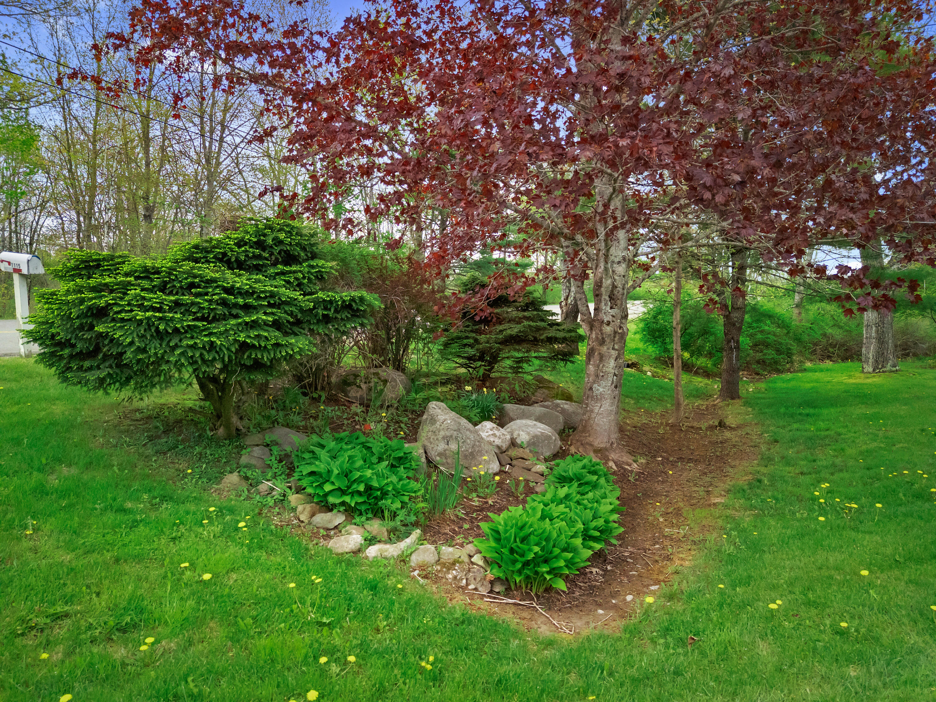 1096 Middle Road Property Photo 5