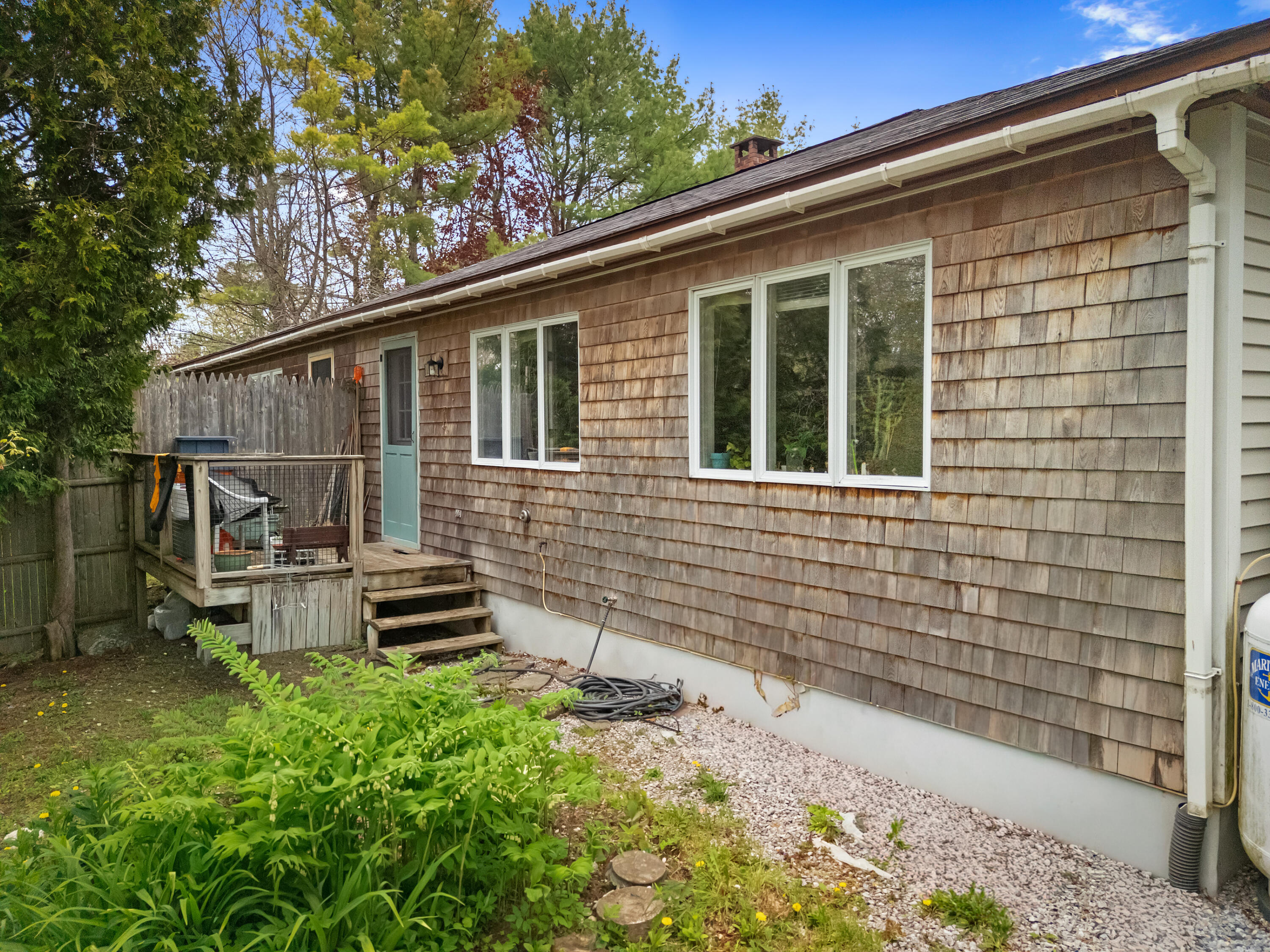 1096 Middle Road Property Photo 6