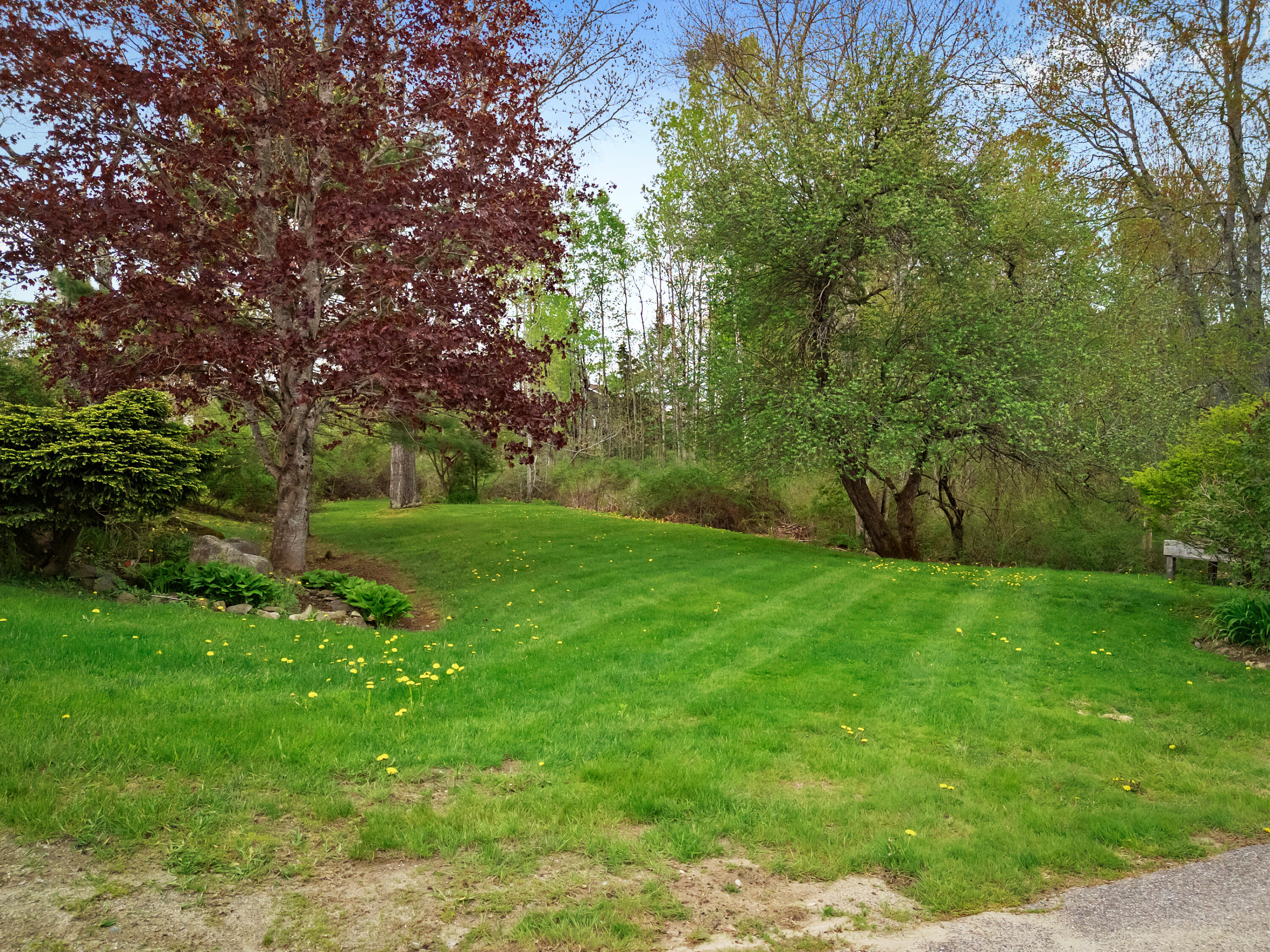 1096 Middle Road Property Photo 9