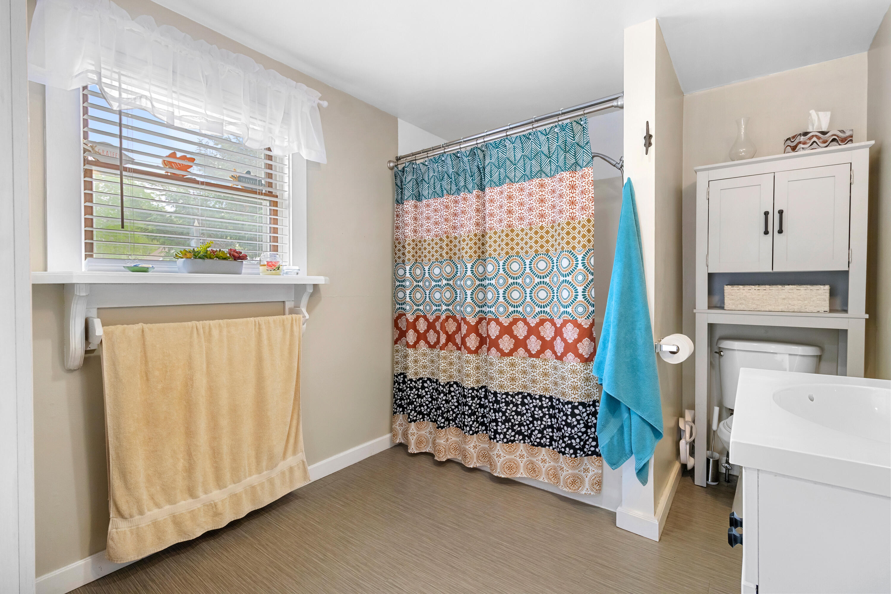 1096 Middle Road Property Photo 15