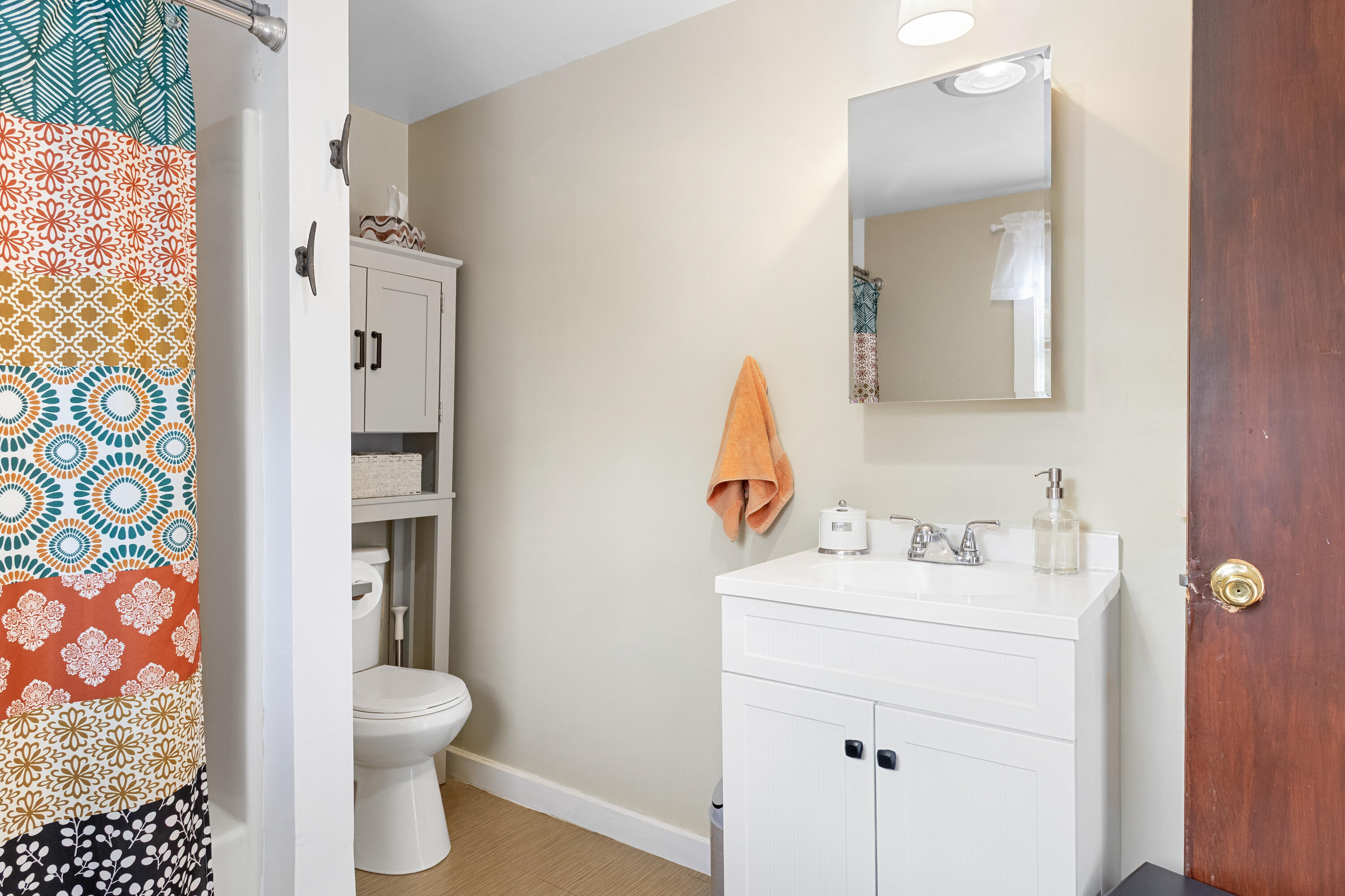 1096 Middle Road Property Photo 16
