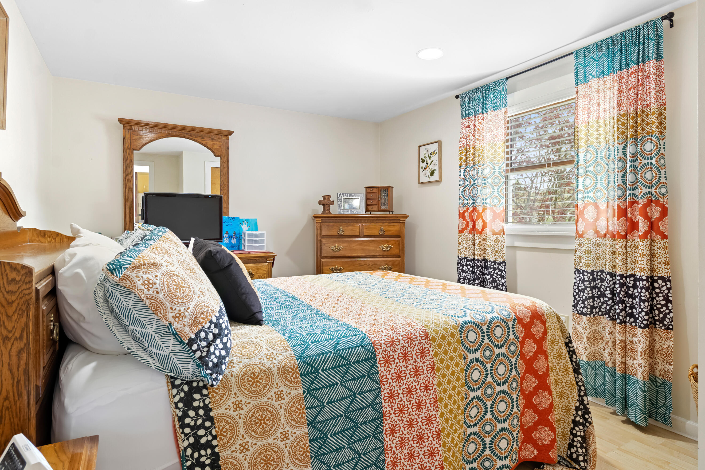 1096 Middle Road Property Photo 18