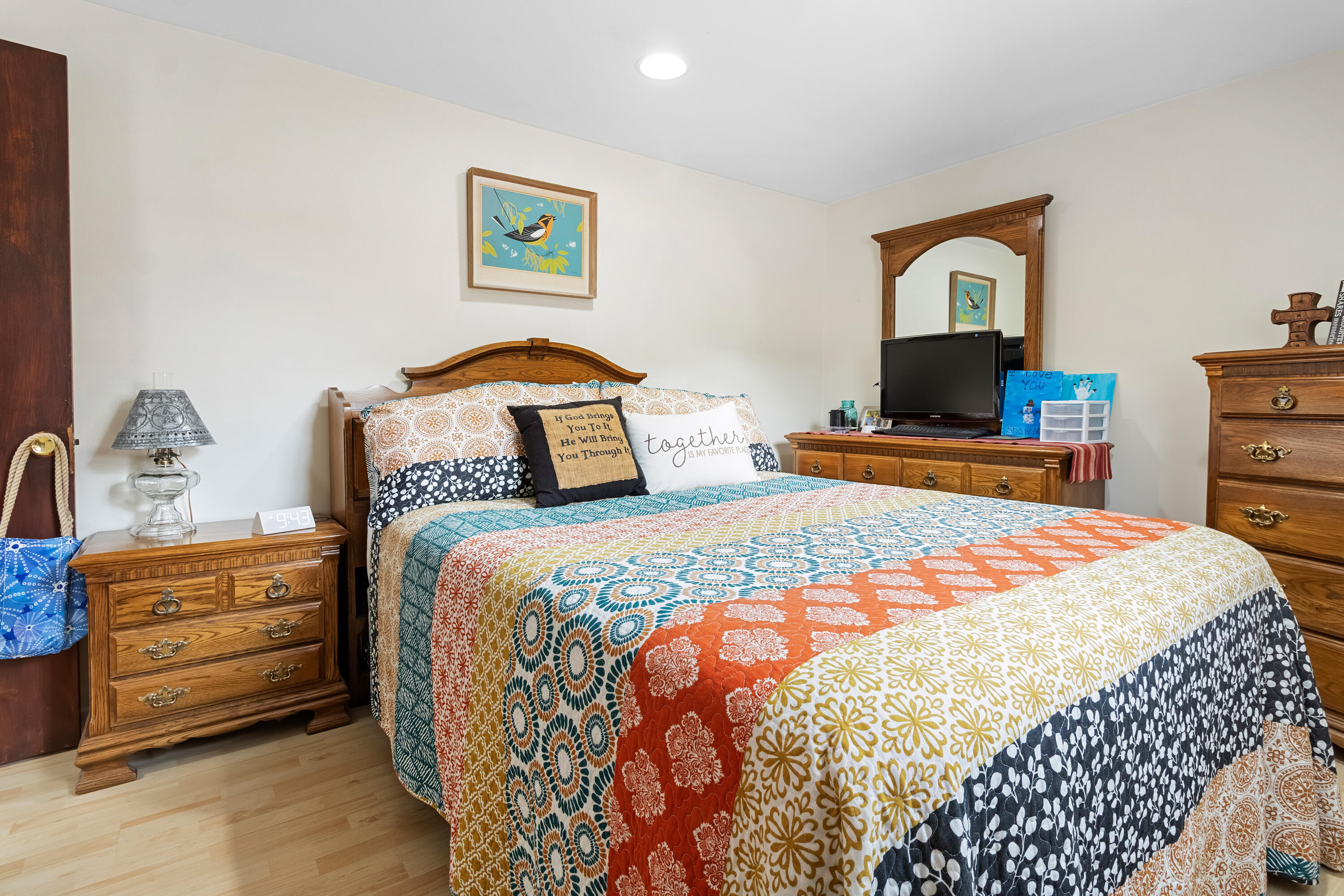 1096 Middle Road Property Photo 19