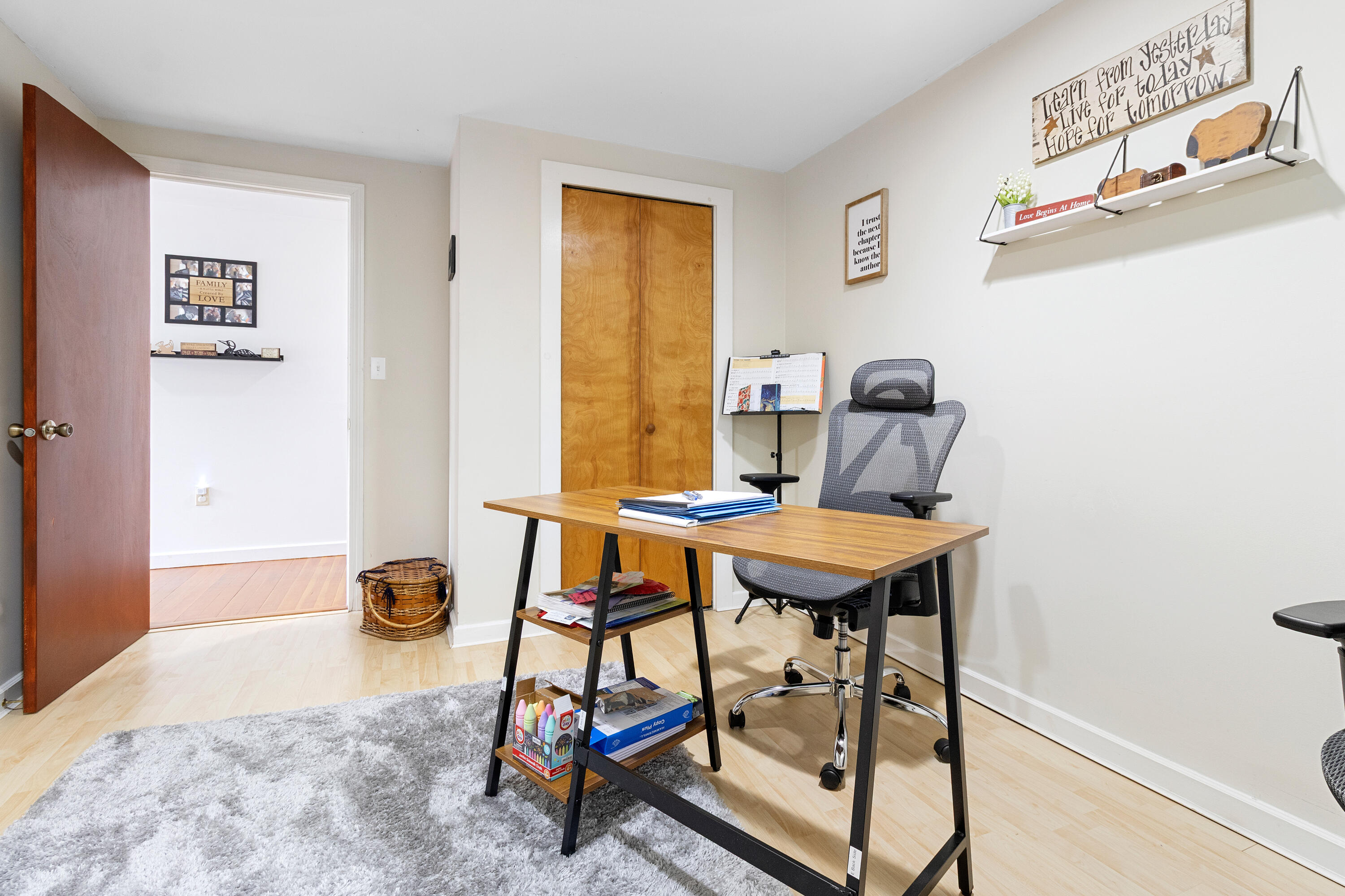 1096 Middle Road Property Photo 21
