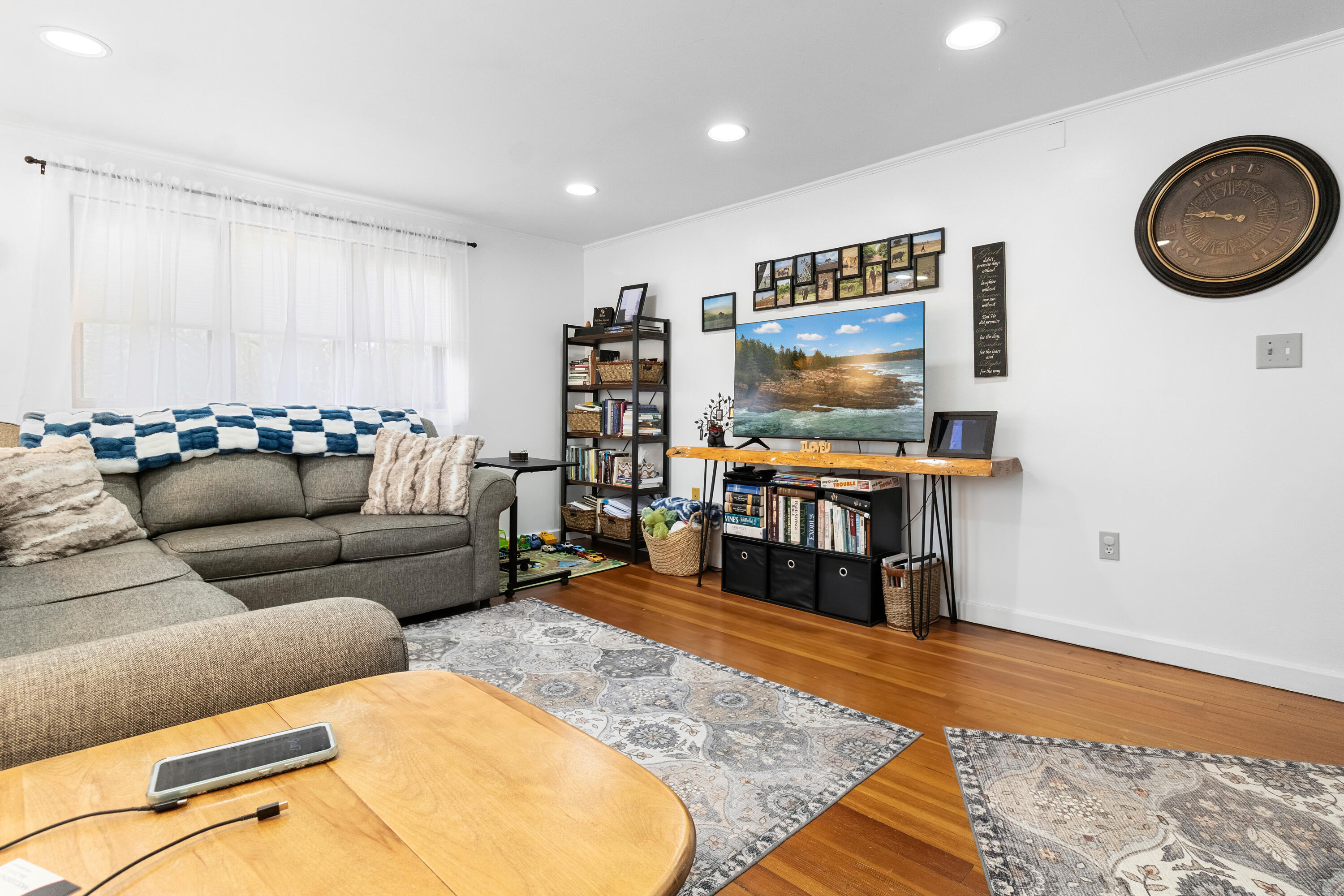 1096 Middle Road Property Photo 25