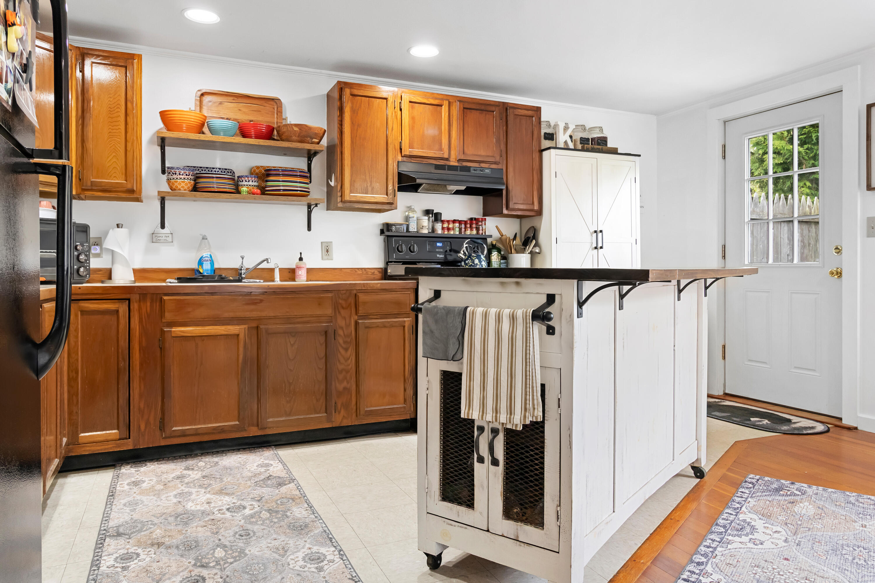 1096 Middle Road Property Photo 28