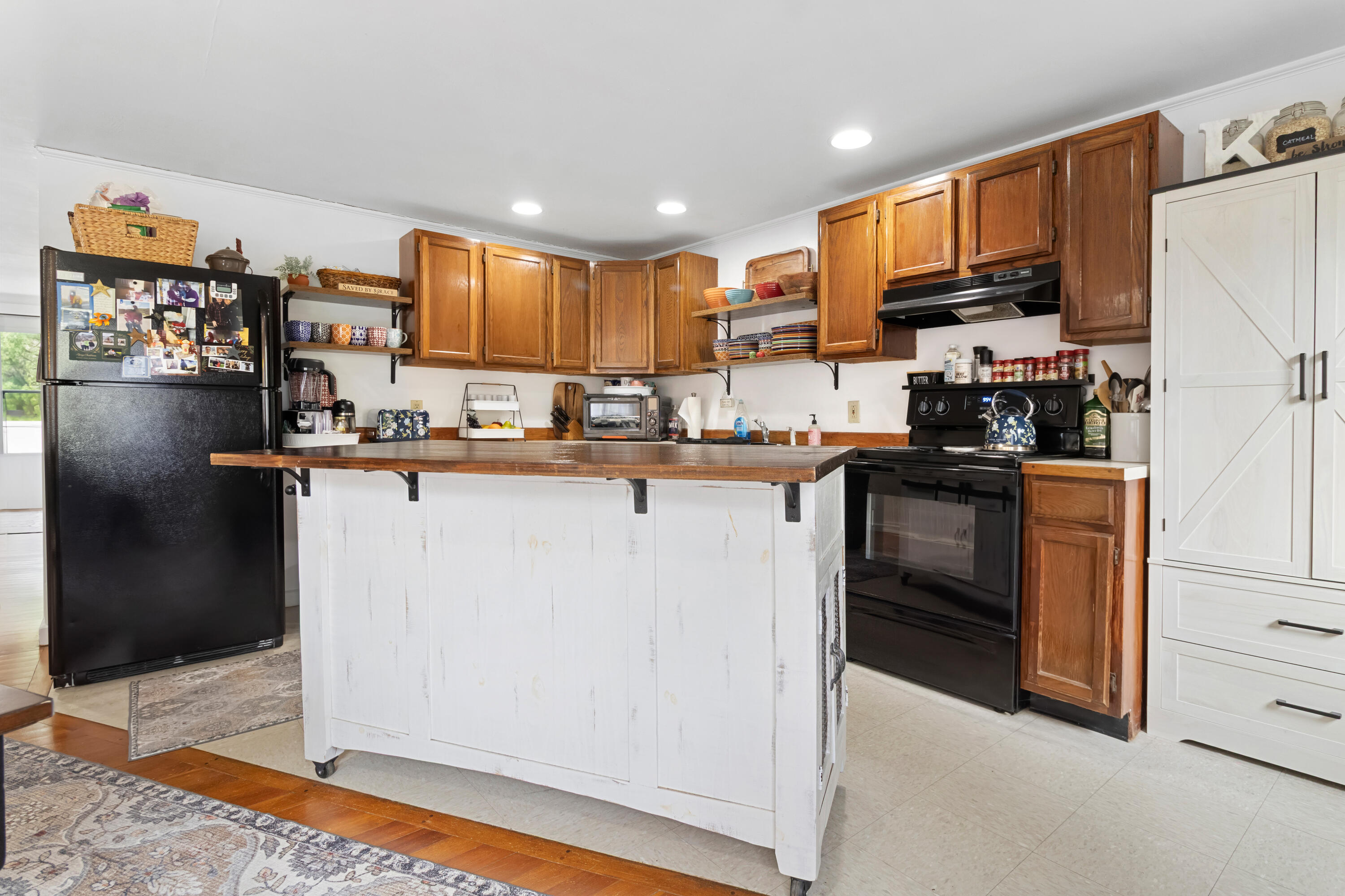 1096 Middle Road Property Photo 29