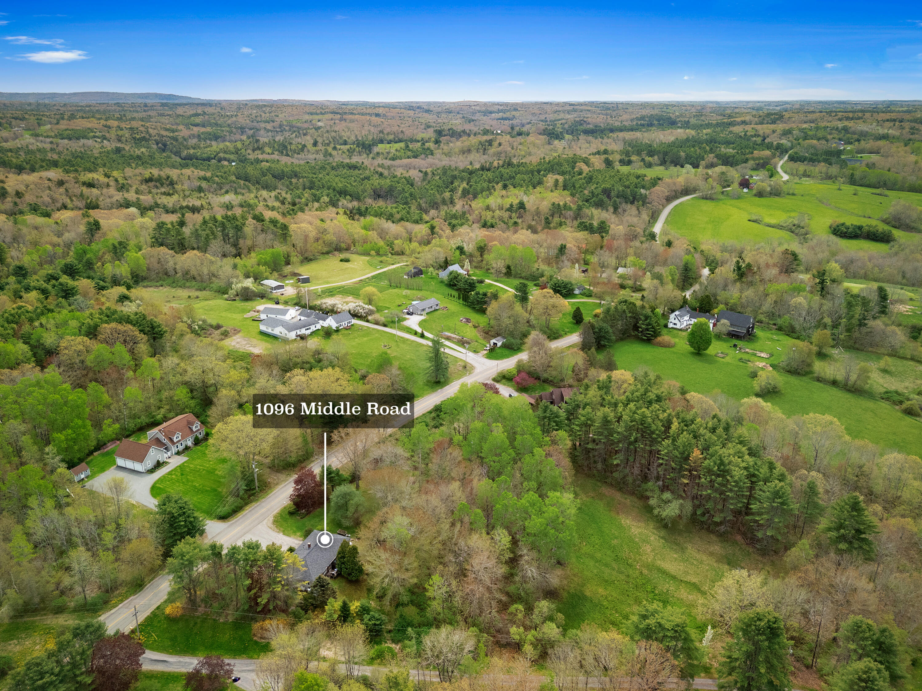 1096 Middle Road Property Photo 32