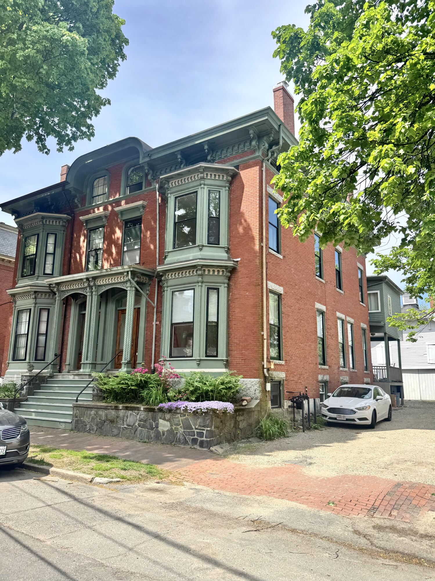 52 Carleton Street Property Photo 3