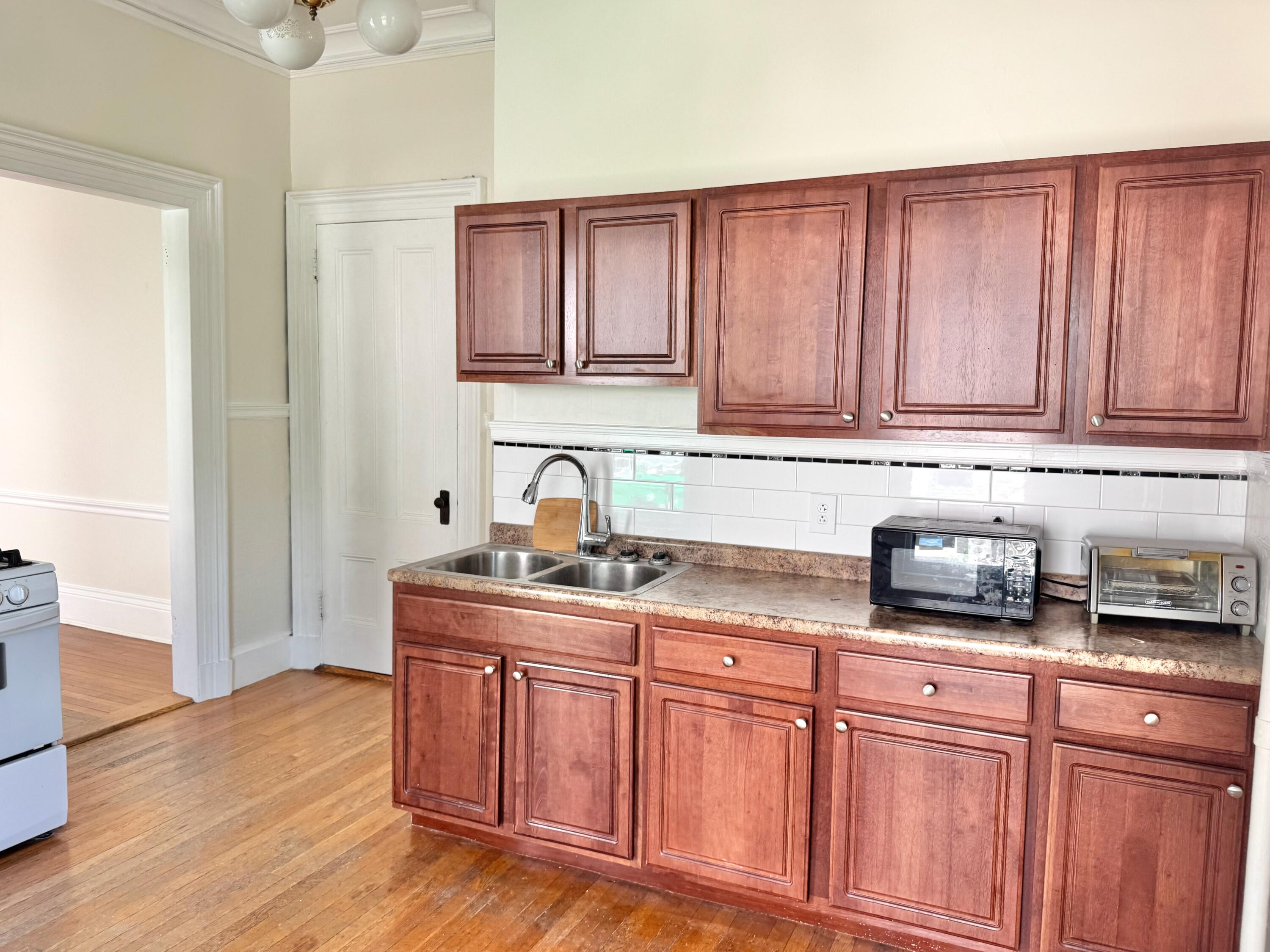 52 Carleton Street Property Photo 12