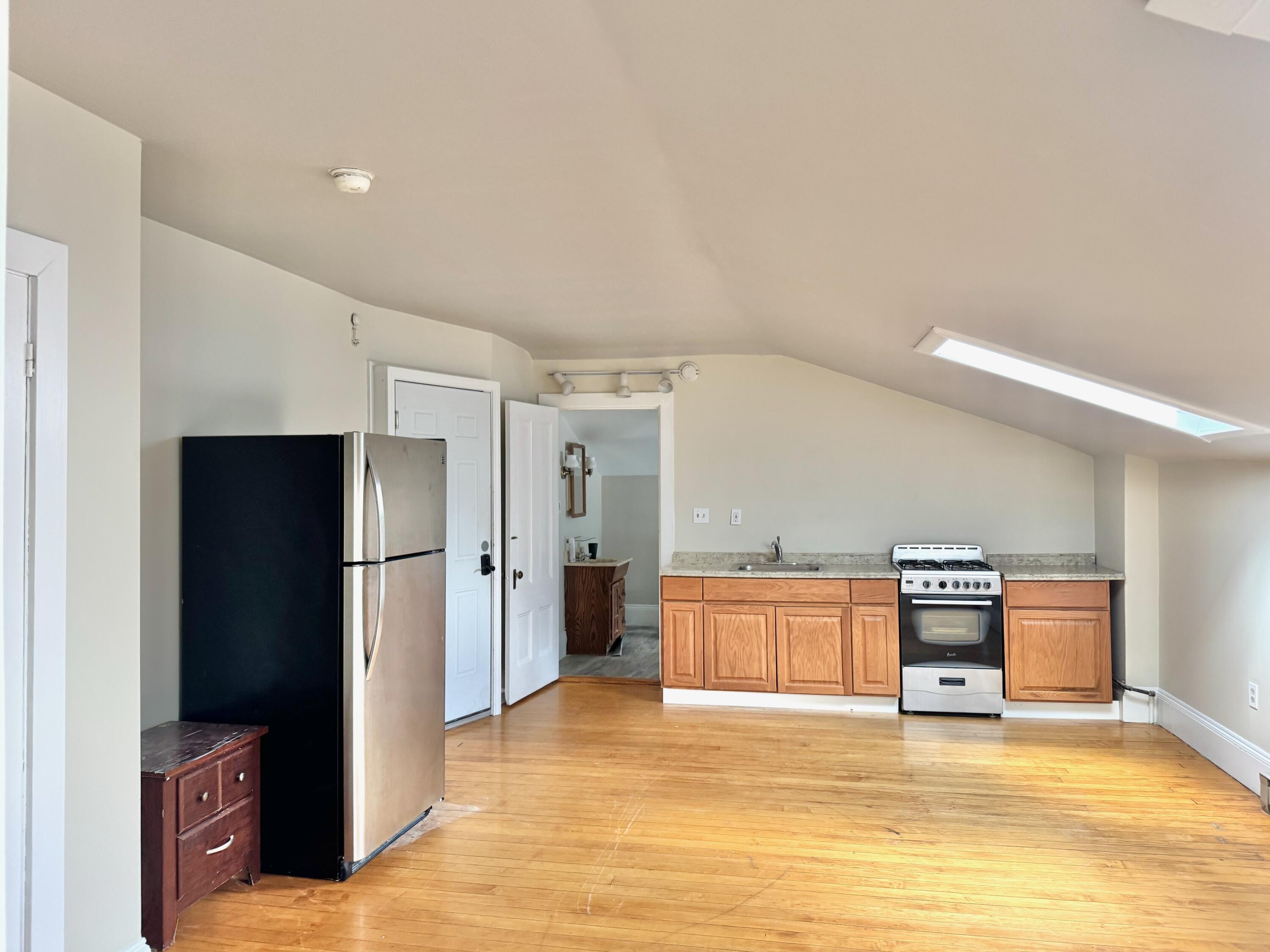 52 Carleton Street Property Photo 35