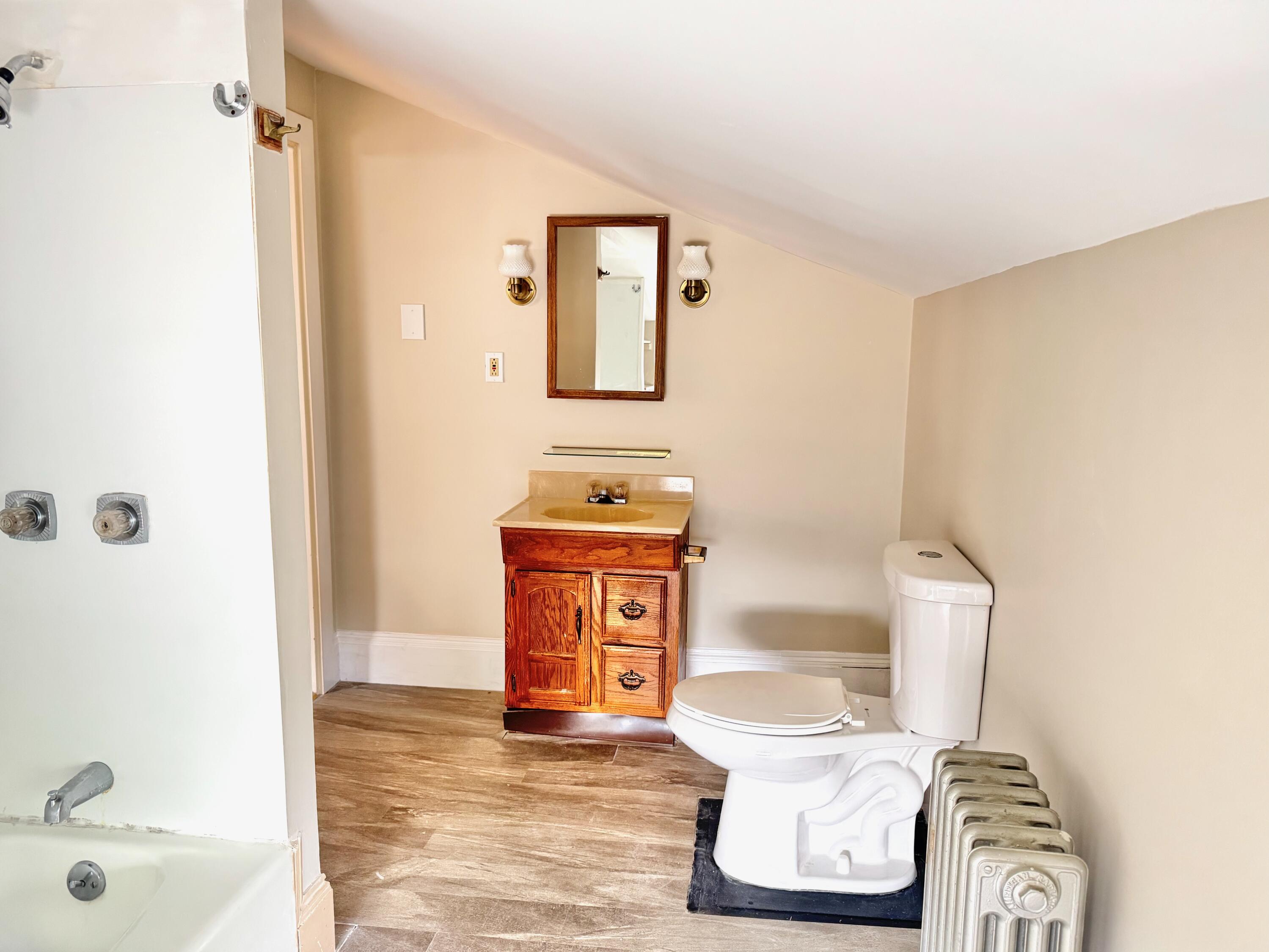 52 Carleton Street Property Photo 40