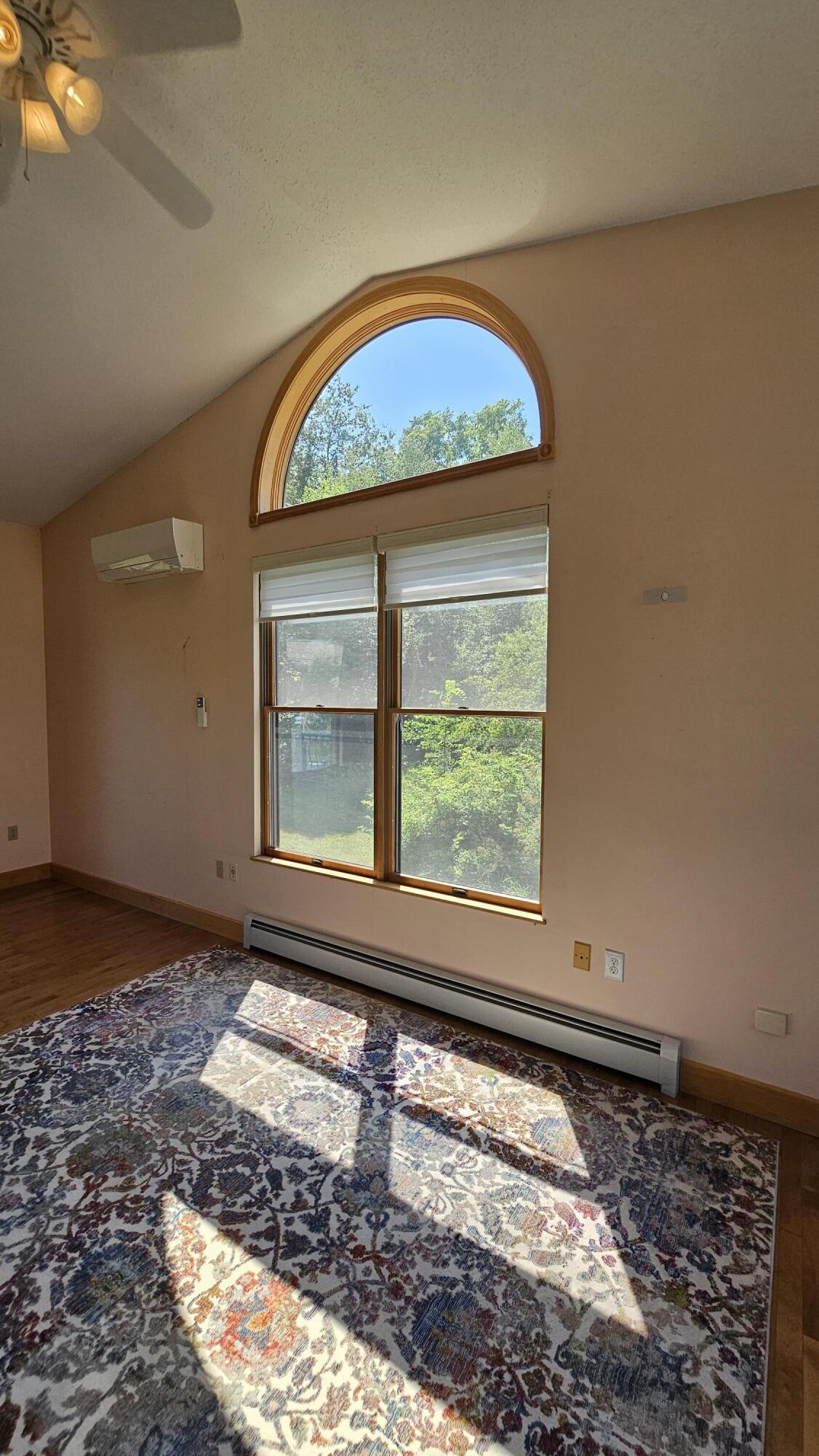 28 Park Avenue E Property Photo 12