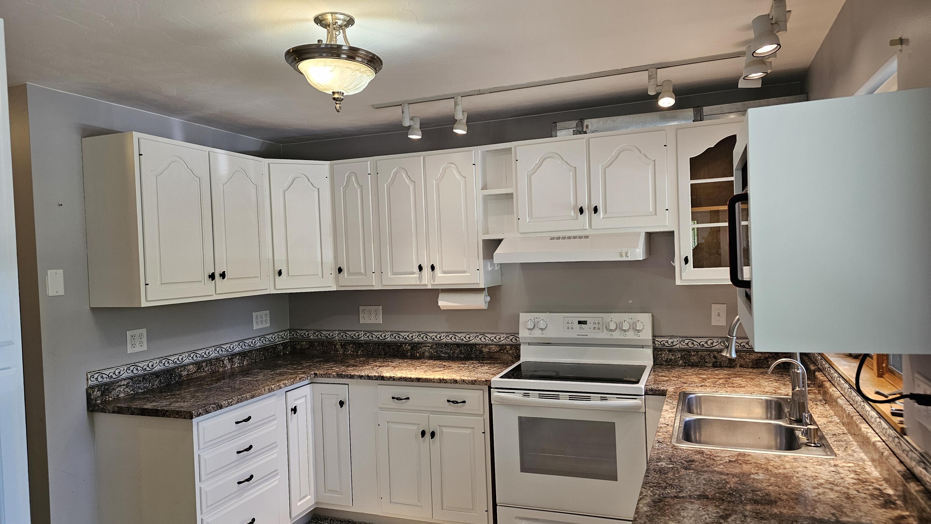 28 Park Avenue E Property Photo 17