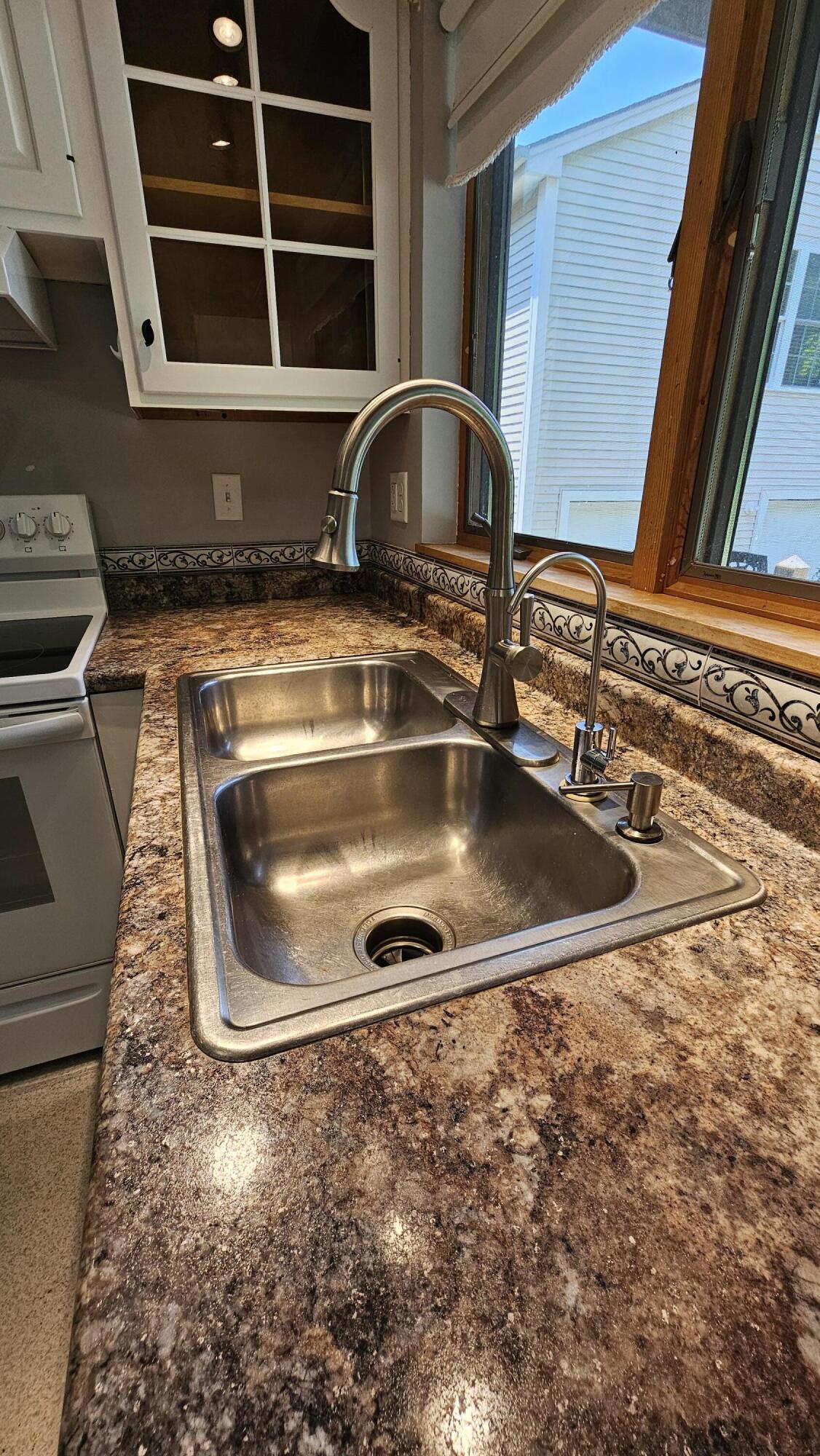 28 Park Avenue E Property Photo 18