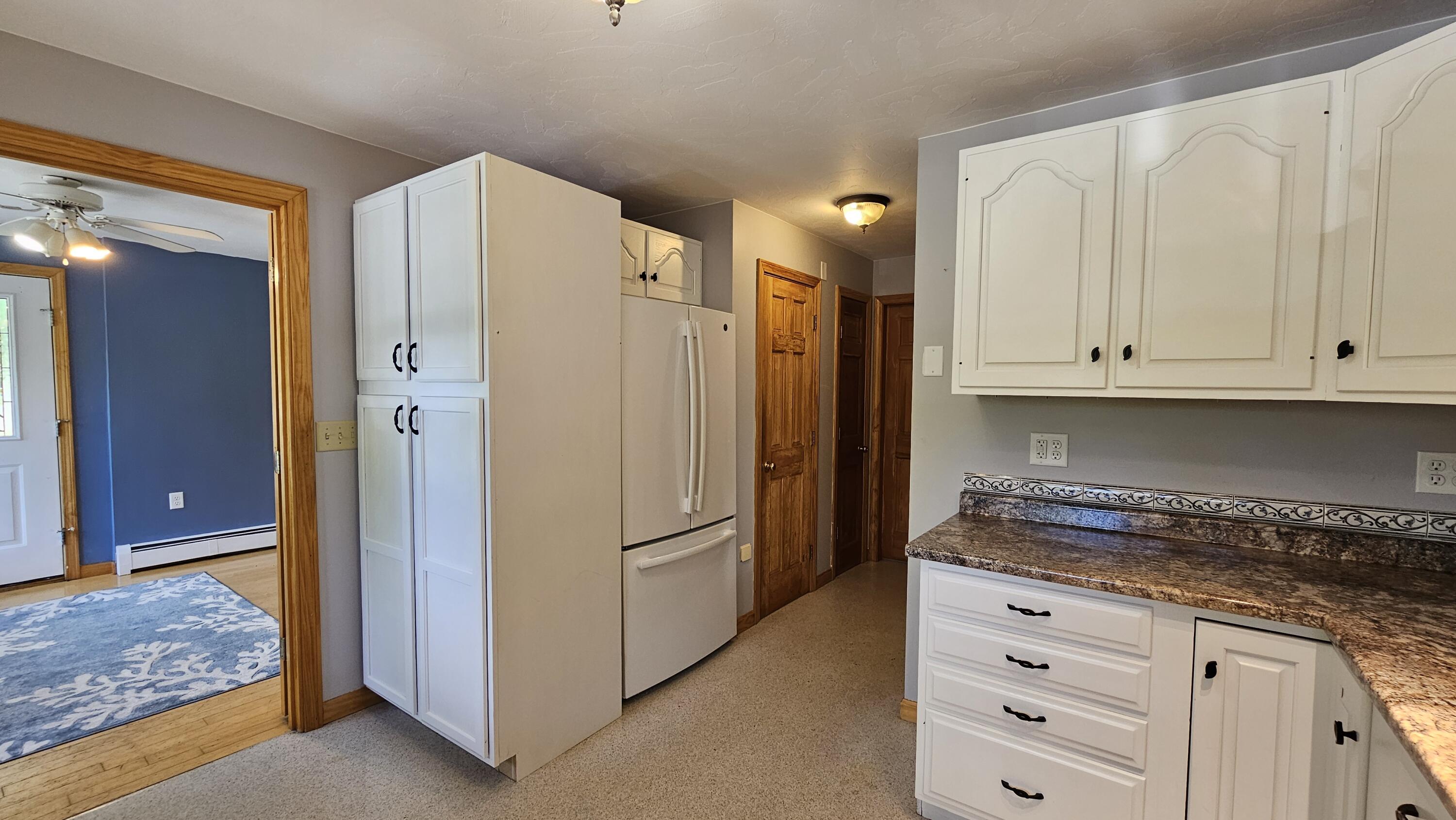 28 Park Avenue E Property Photo 19