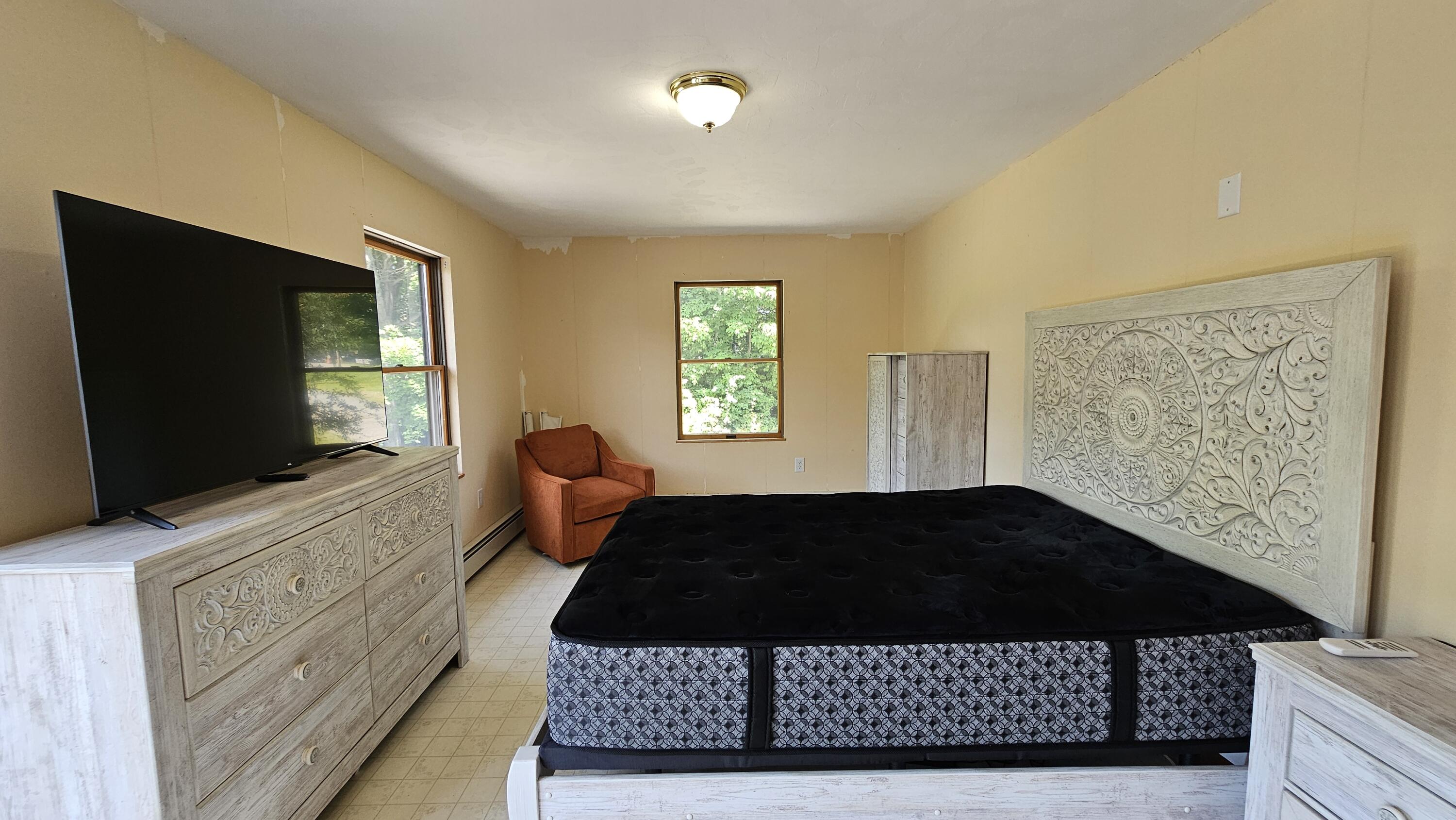 28 Park Avenue E Property Photo 26